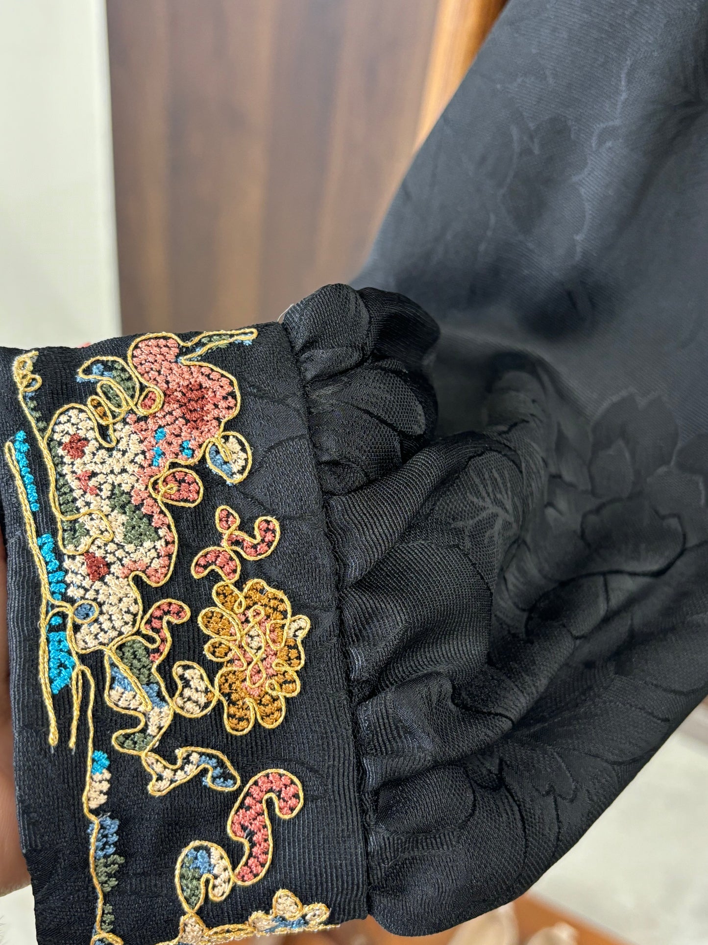 黑色桑蠶絲上衣 Black Silk Top - Luxe Orienta CO., LIMITED