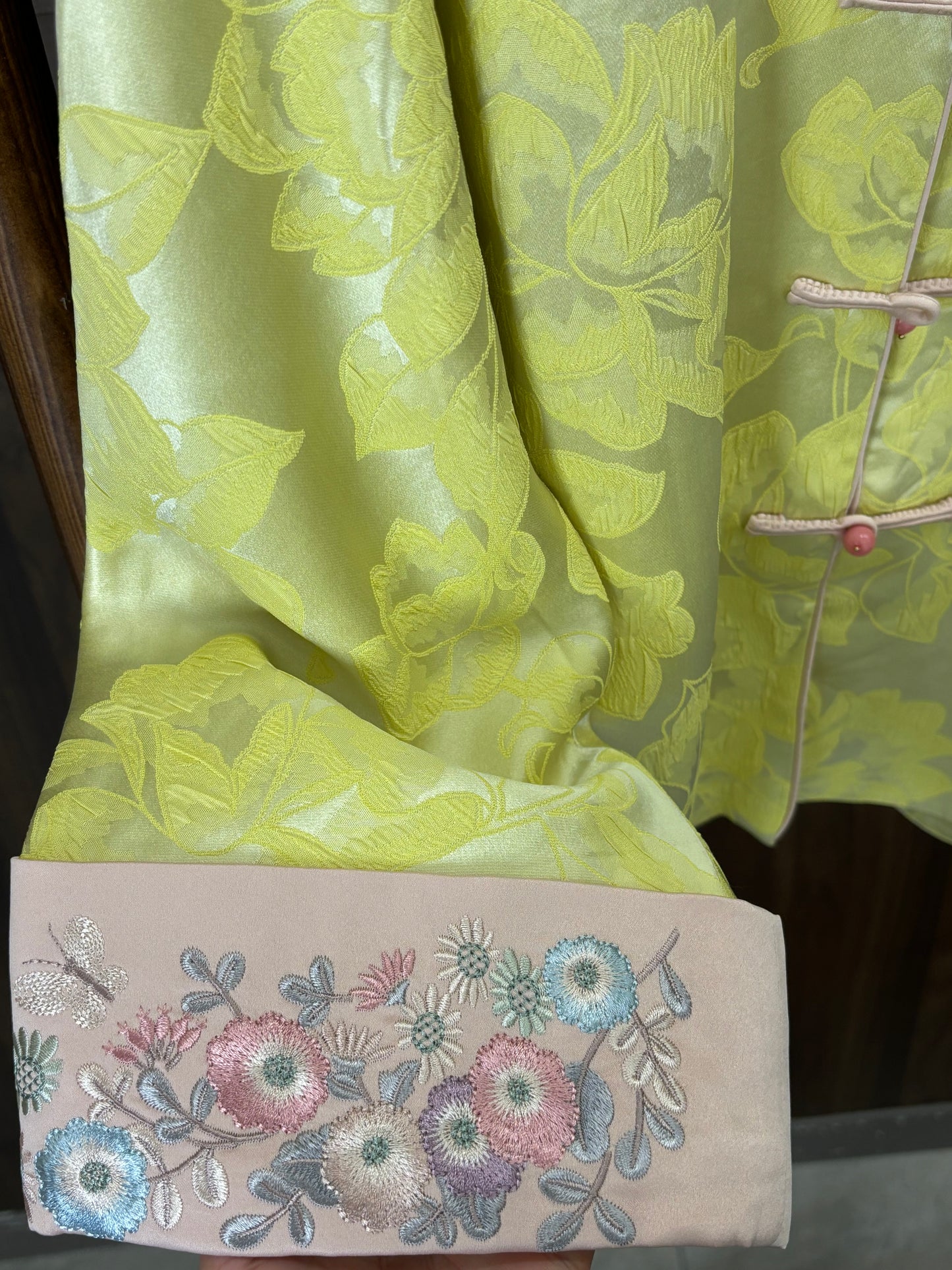 黃色蠶絲刺繡外套 Yellow Silk Embroidered Jacket - Luxe Orienta CO., LIMITED
