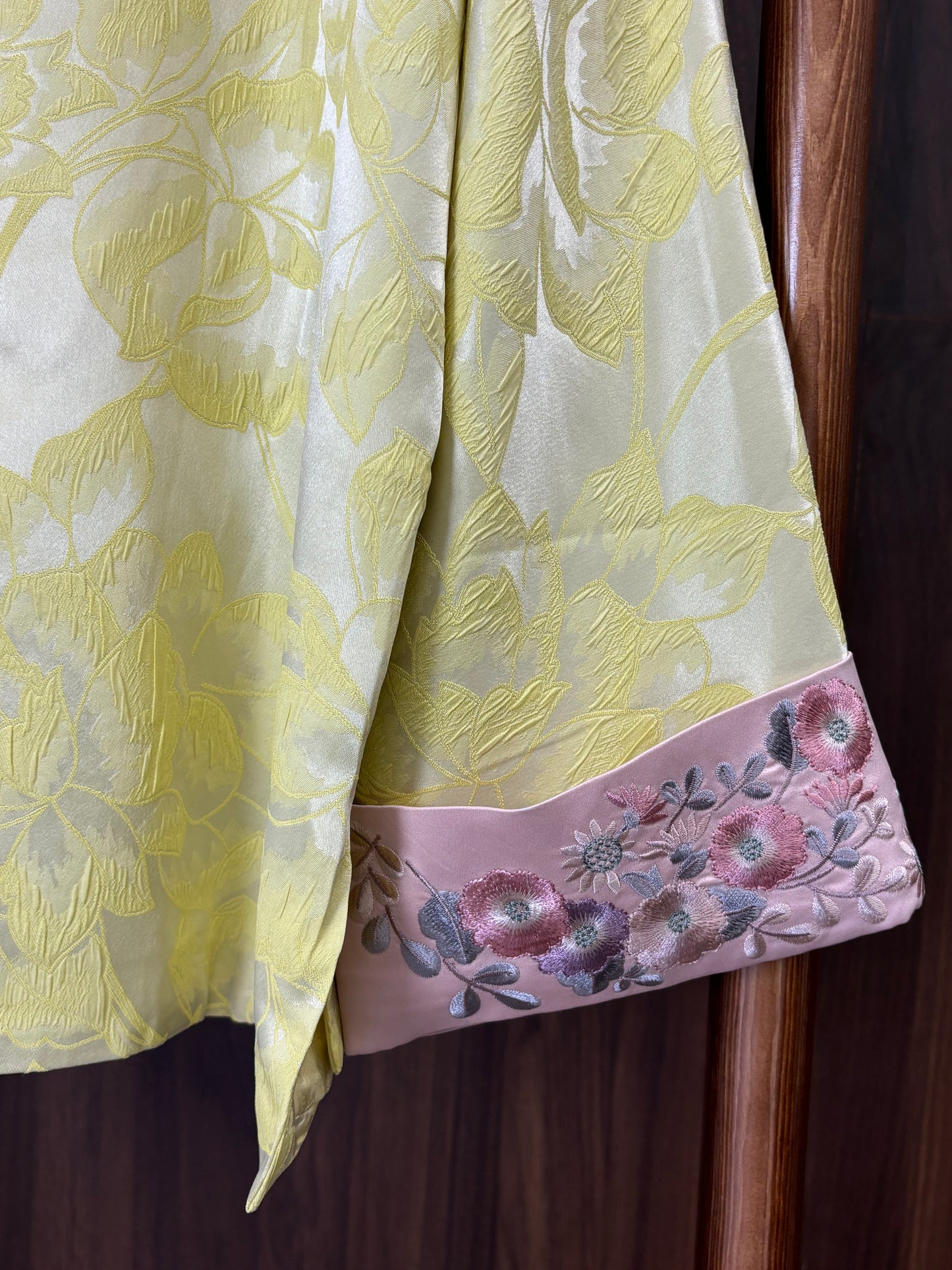 黃色蠶絲刺繡外套 Yellow Silk Embroidered Jacket - Luxe Orienta CO., LIMITED