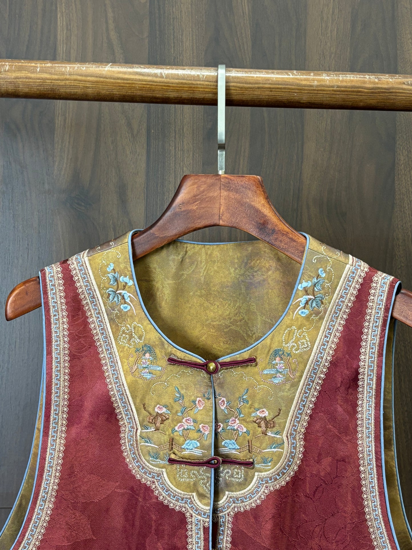 紅色宋錦雙面穿馬甲 Red Songjin Double-sided Vest - Luxe Orienta CO., LIMITED