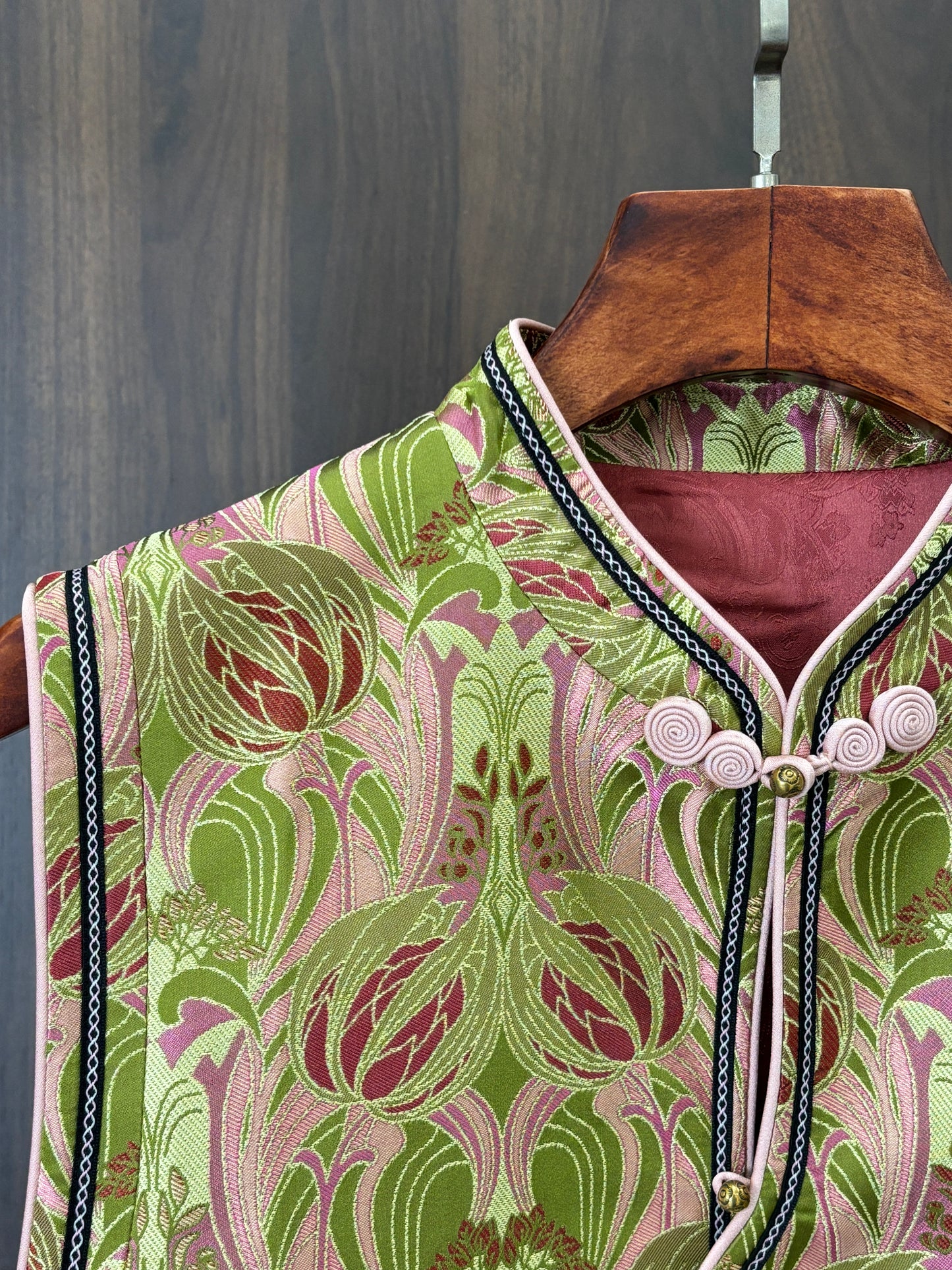 綠色桑蠶絲宋錦馬甲 Green Silk Songjin Vest - Luxe Orienta CO., LIMITED