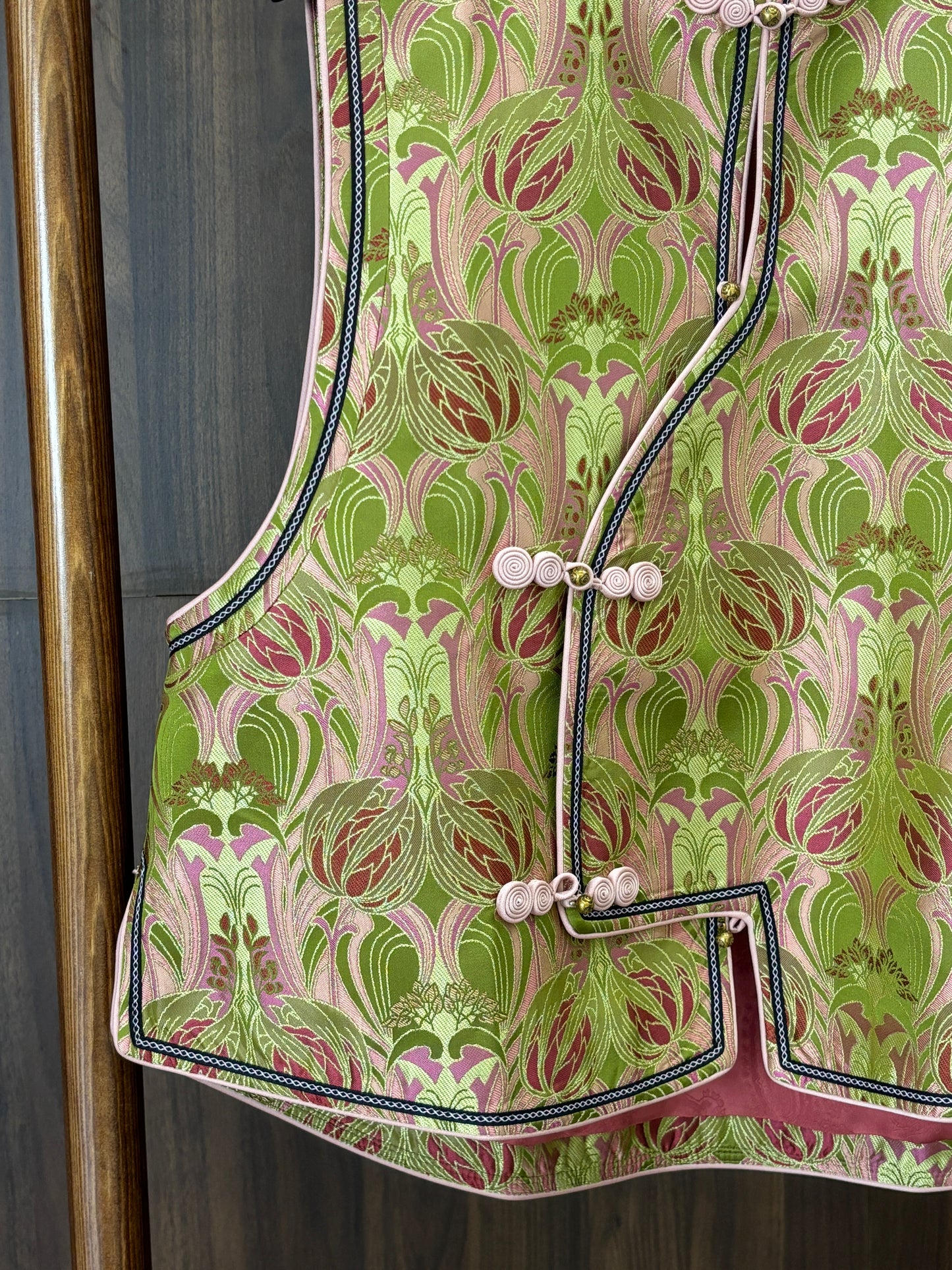 綠色桑蠶絲宋錦馬甲 Green Silk Songjin Vest - Luxe Orienta CO., LIMITED