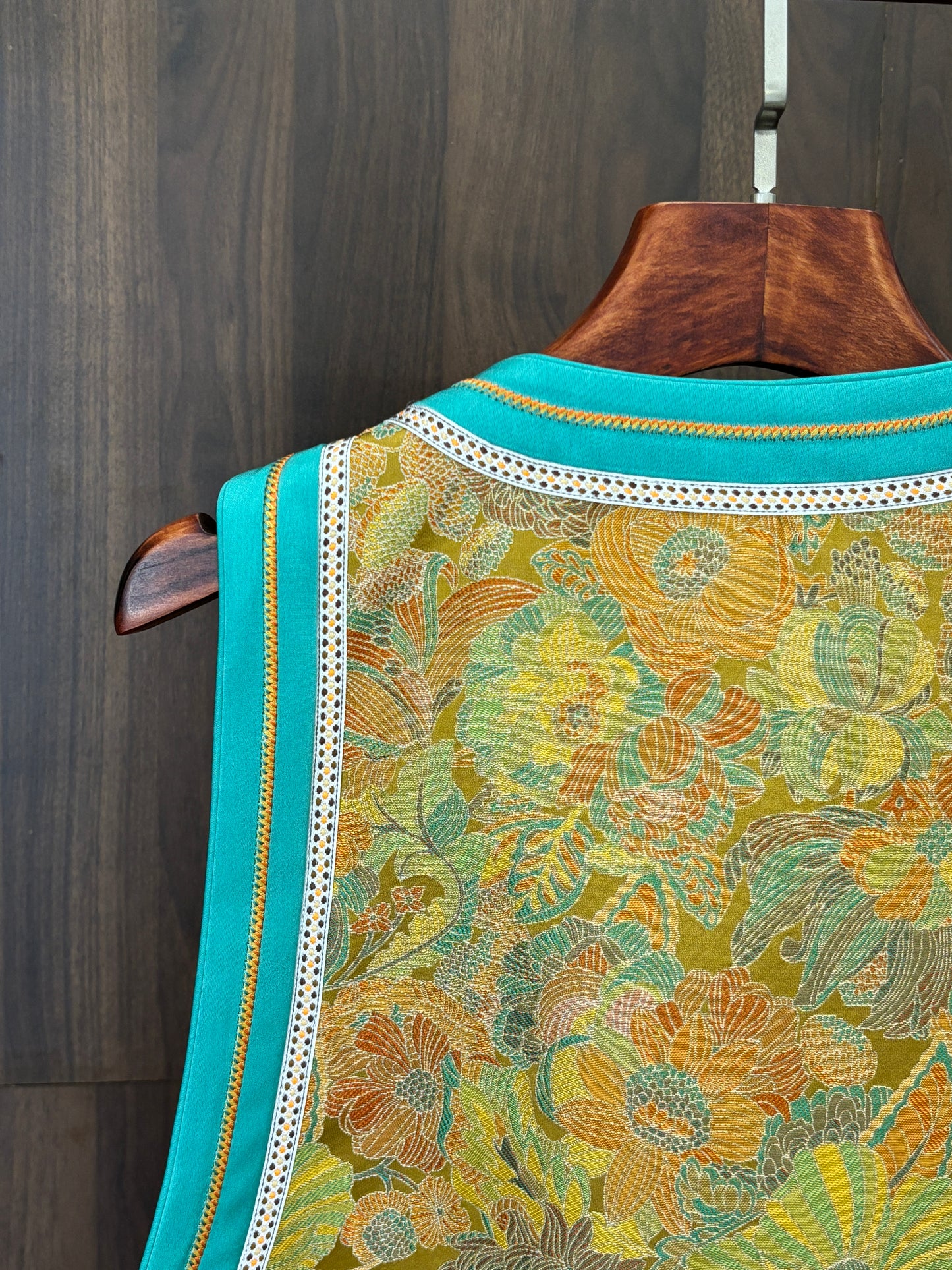 藍色桑蠶絲宋錦如意馬甲 Blue Silk Songjin Ruyi Vest - Luxe Orienta CO., LIMITED