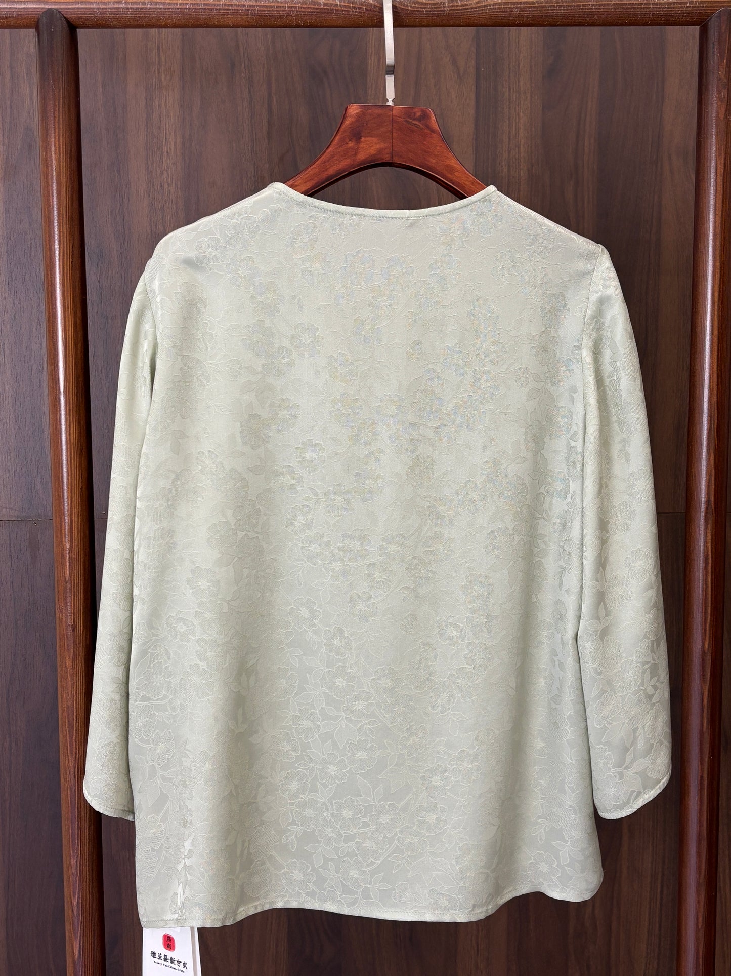 米色桑蠶絲花羅上衣 Beige Silk Floral Luo Top - Luxe Orienta CO., LIMITED