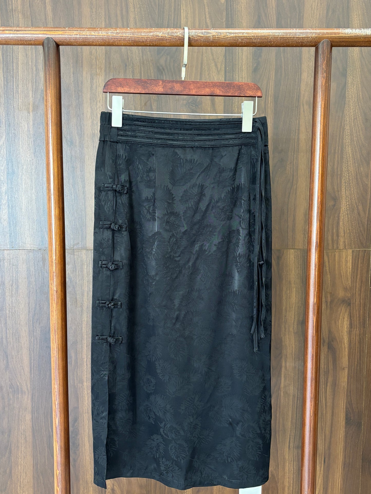 黑色真絲亞麻半裙 Black Silk-Linen Midi Skirt - Luxe Orienta CO., LIMITED