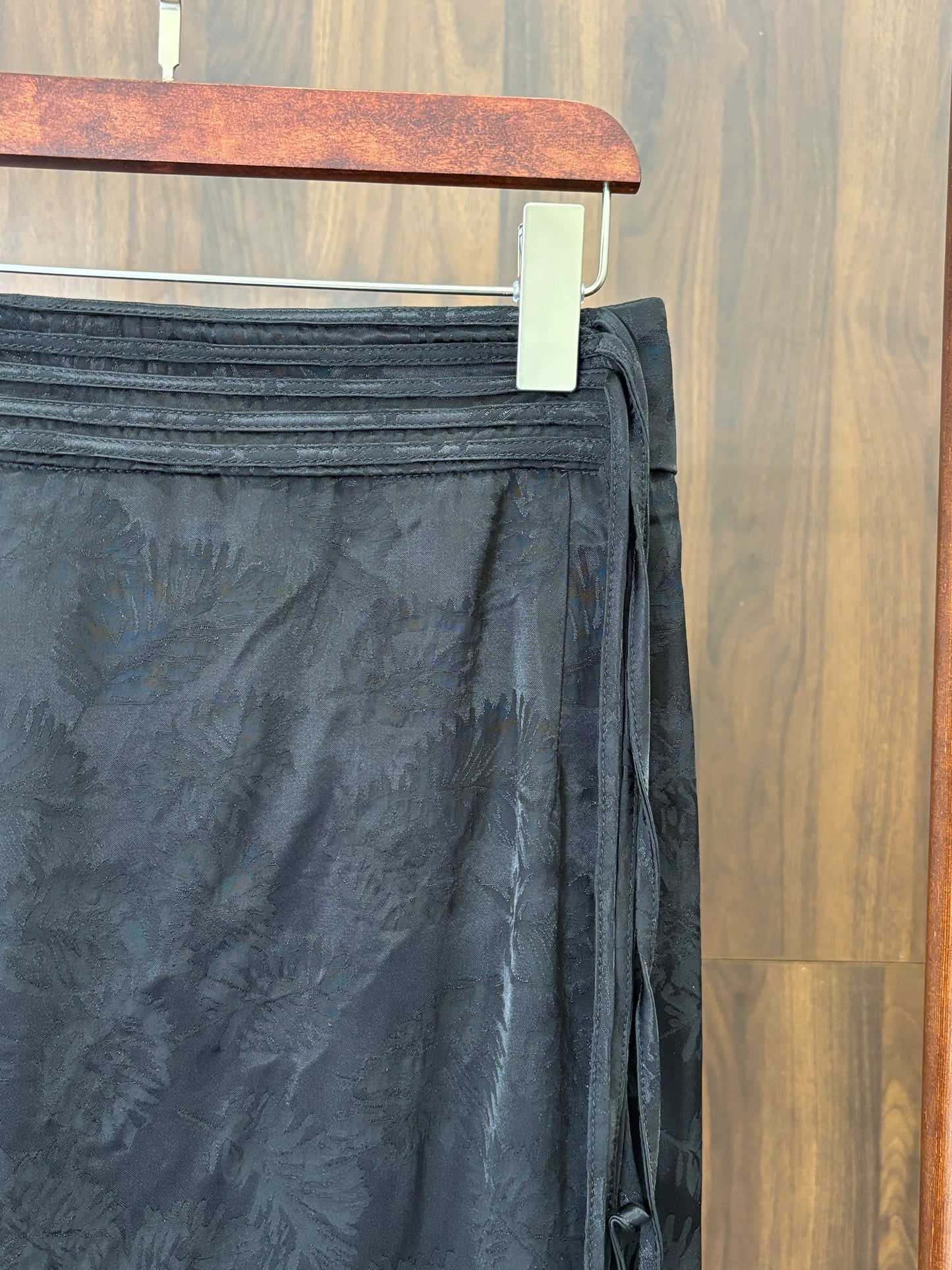 黑色真絲亞麻半裙 Black Silk-Linen Midi Skirt - Luxe Orienta CO., LIMITED
