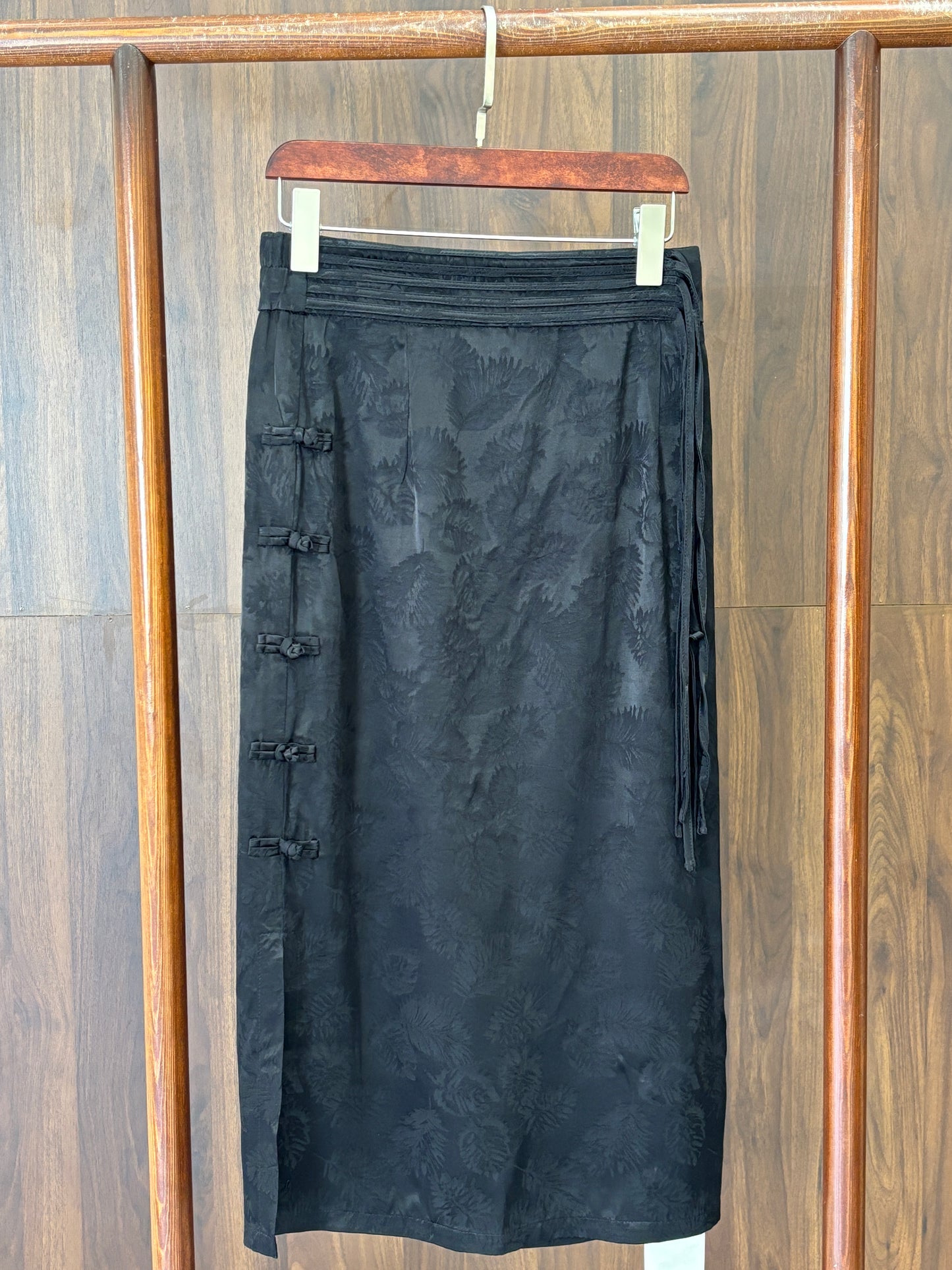 黑色真絲亞麻半裙 Black Silk-Linen Midi Skirt - Luxe Orienta CO., LIMITED