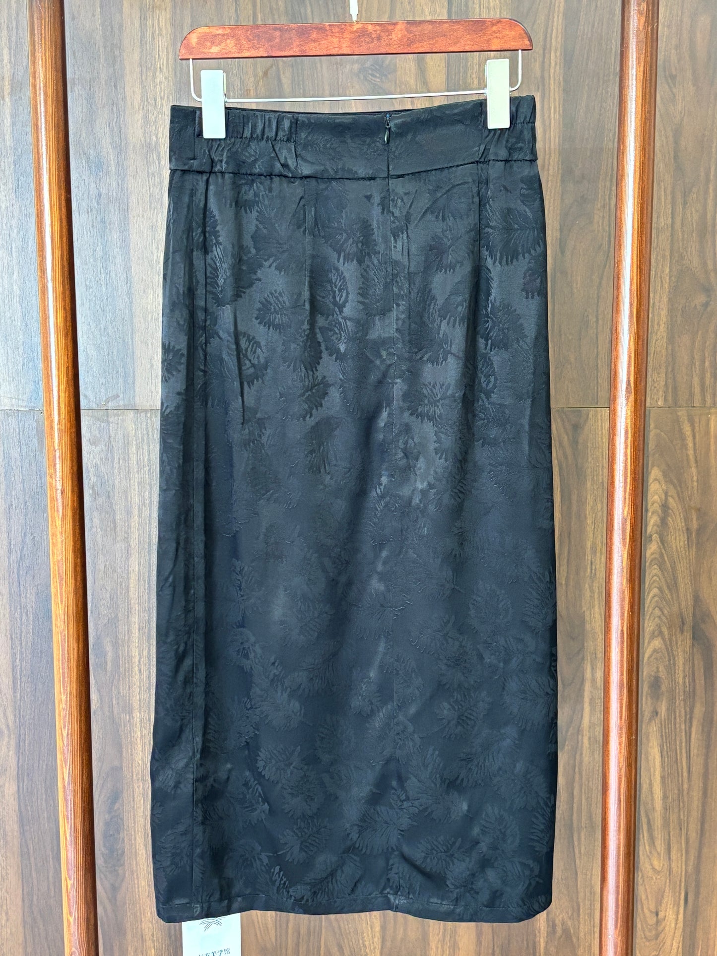 黑色真絲亞麻半裙 Black Silk-Linen Midi Skirt - Luxe Orienta CO., LIMITED
