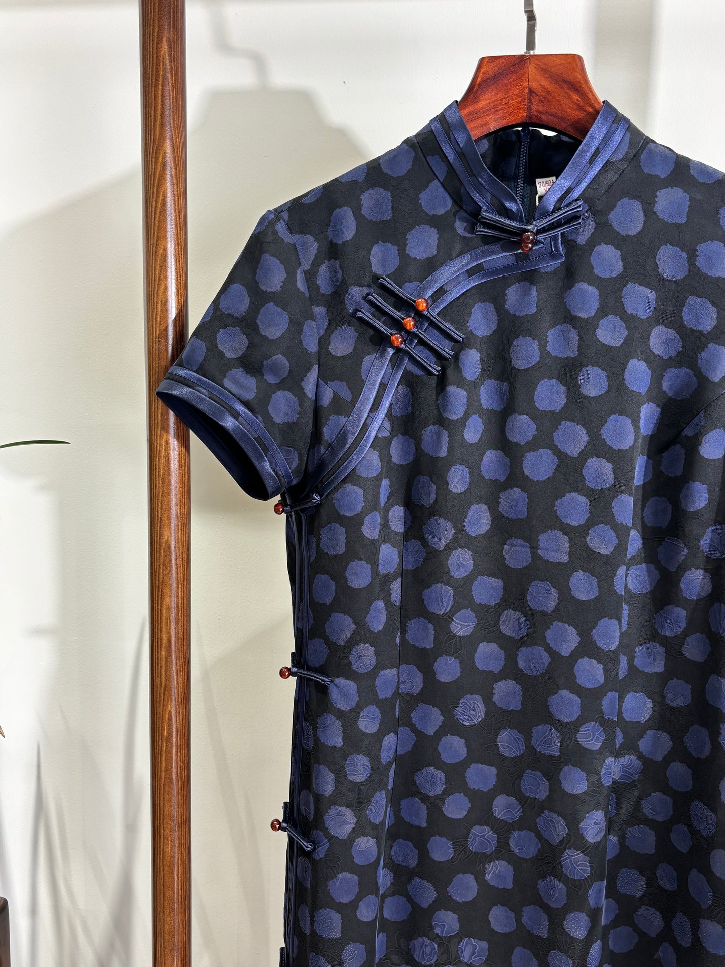 Deep Blue Xiangyunsha Qipao - Luxe Orienta CO., LIMITED