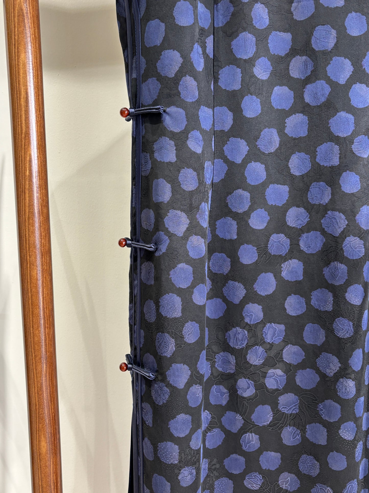 Deep Blue Xiangyunsha Qipao - Luxe Orienta CO., LIMITED
