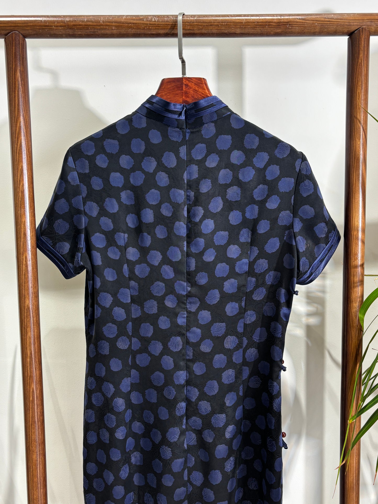 Deep Blue Xiangyunsha Qipao - Luxe Orienta CO., LIMITED