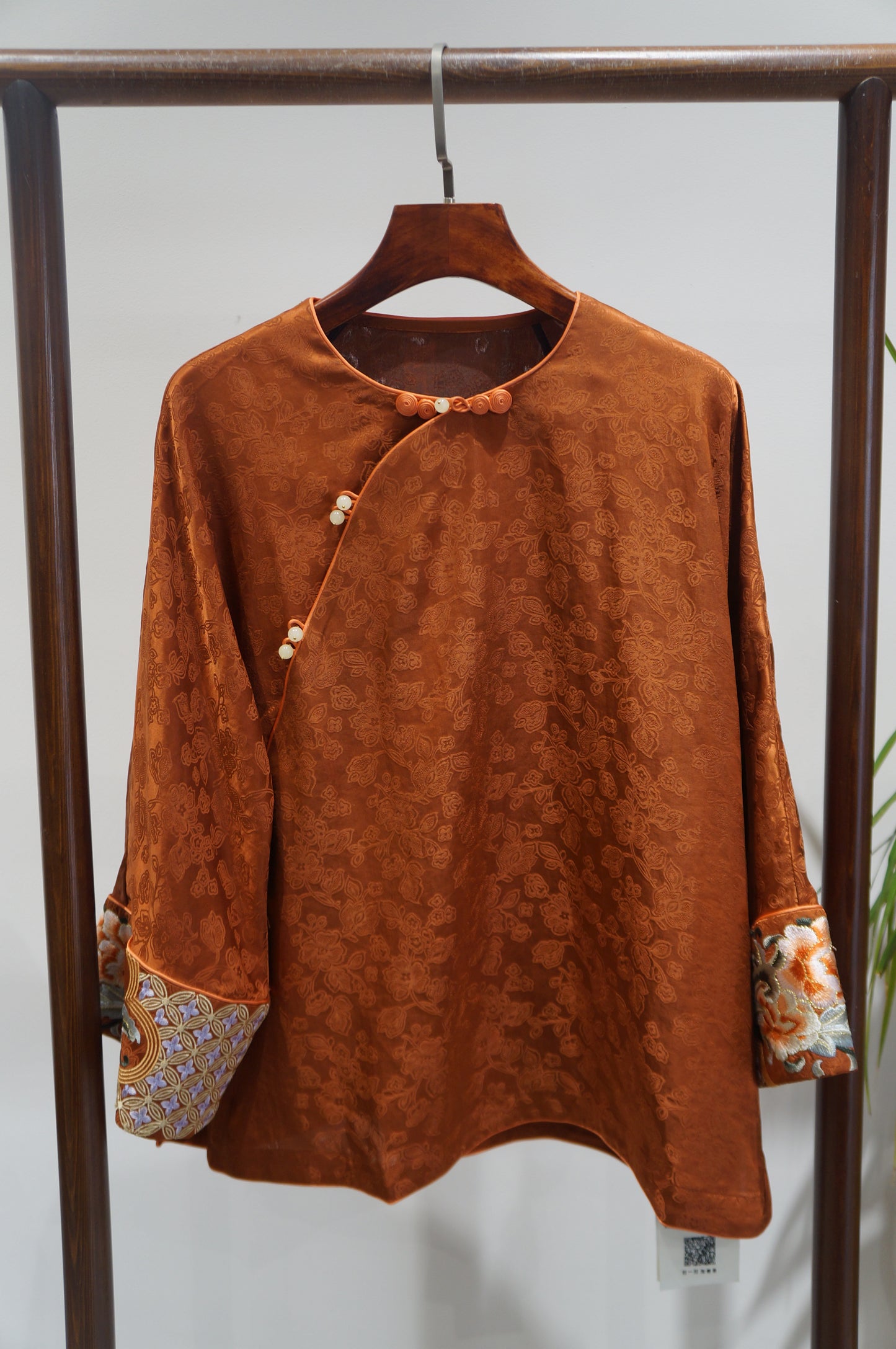 Xiangyunsha Vintage Red Embroidered Blouse | Modern Chinese Chic