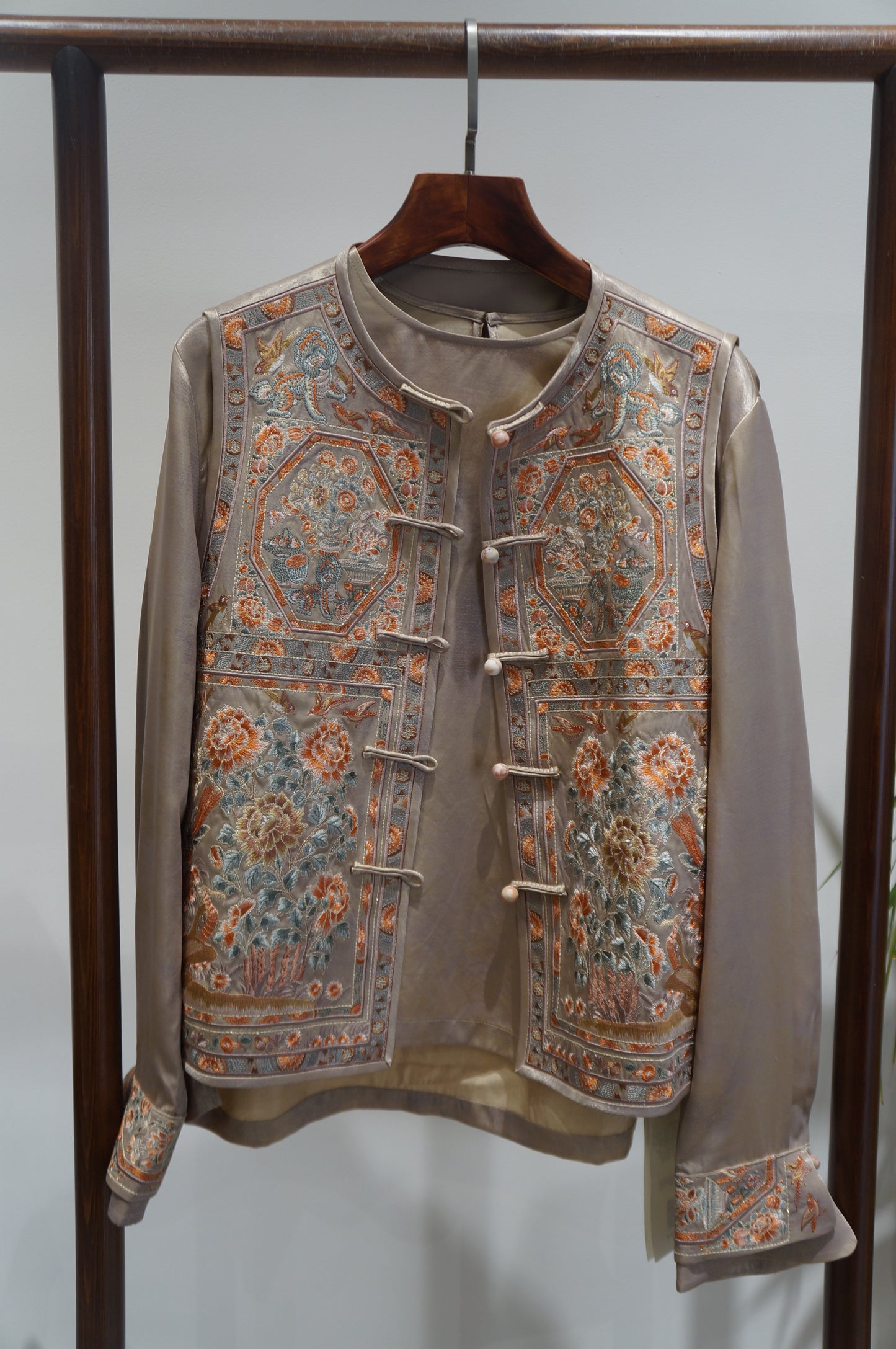 Beige Heavy Embroidery Suit Set | Modern Chinese Elegance