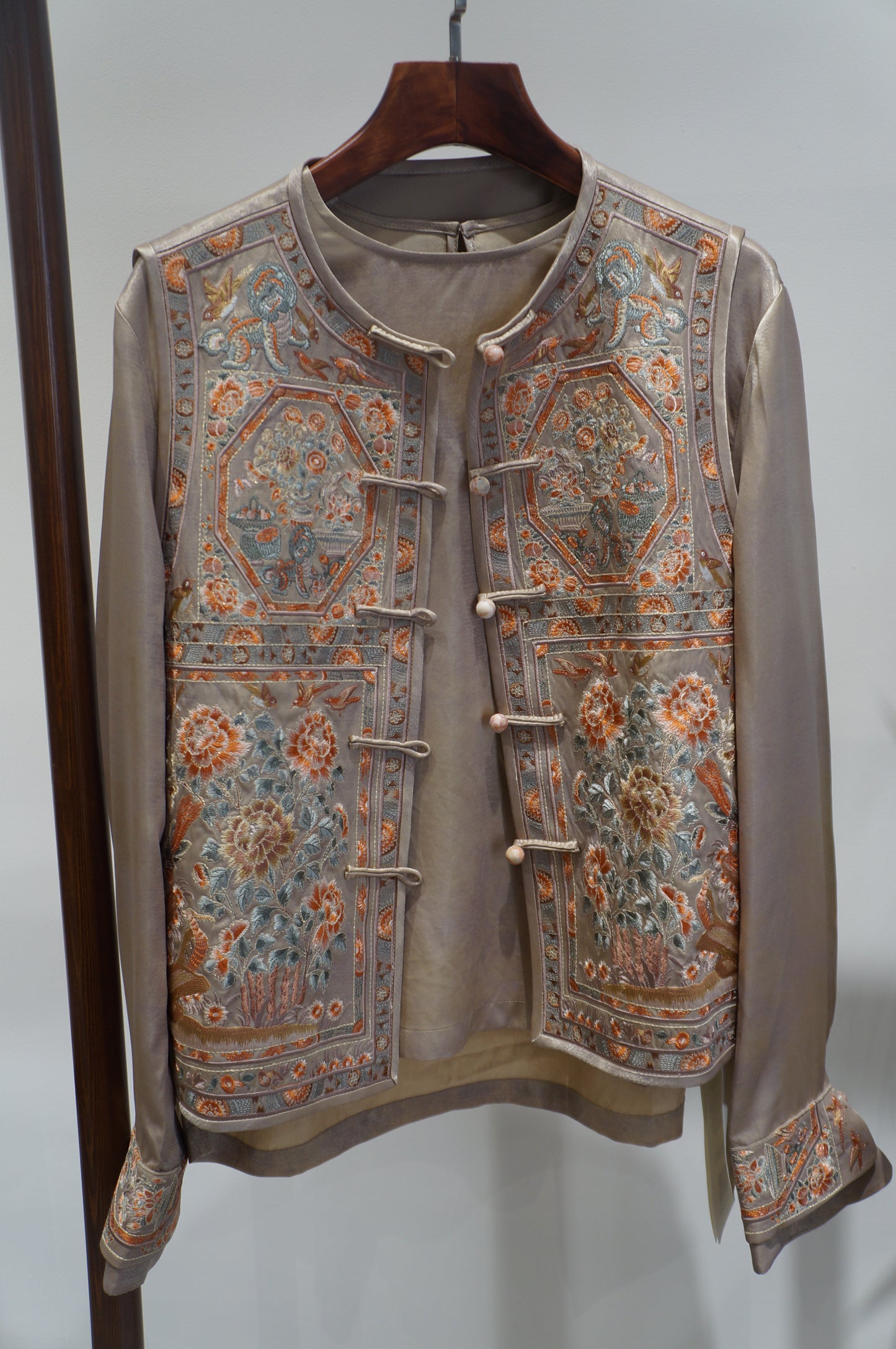 Beige Heavy Embroidery Suit Set | Modern Chinese Elegance