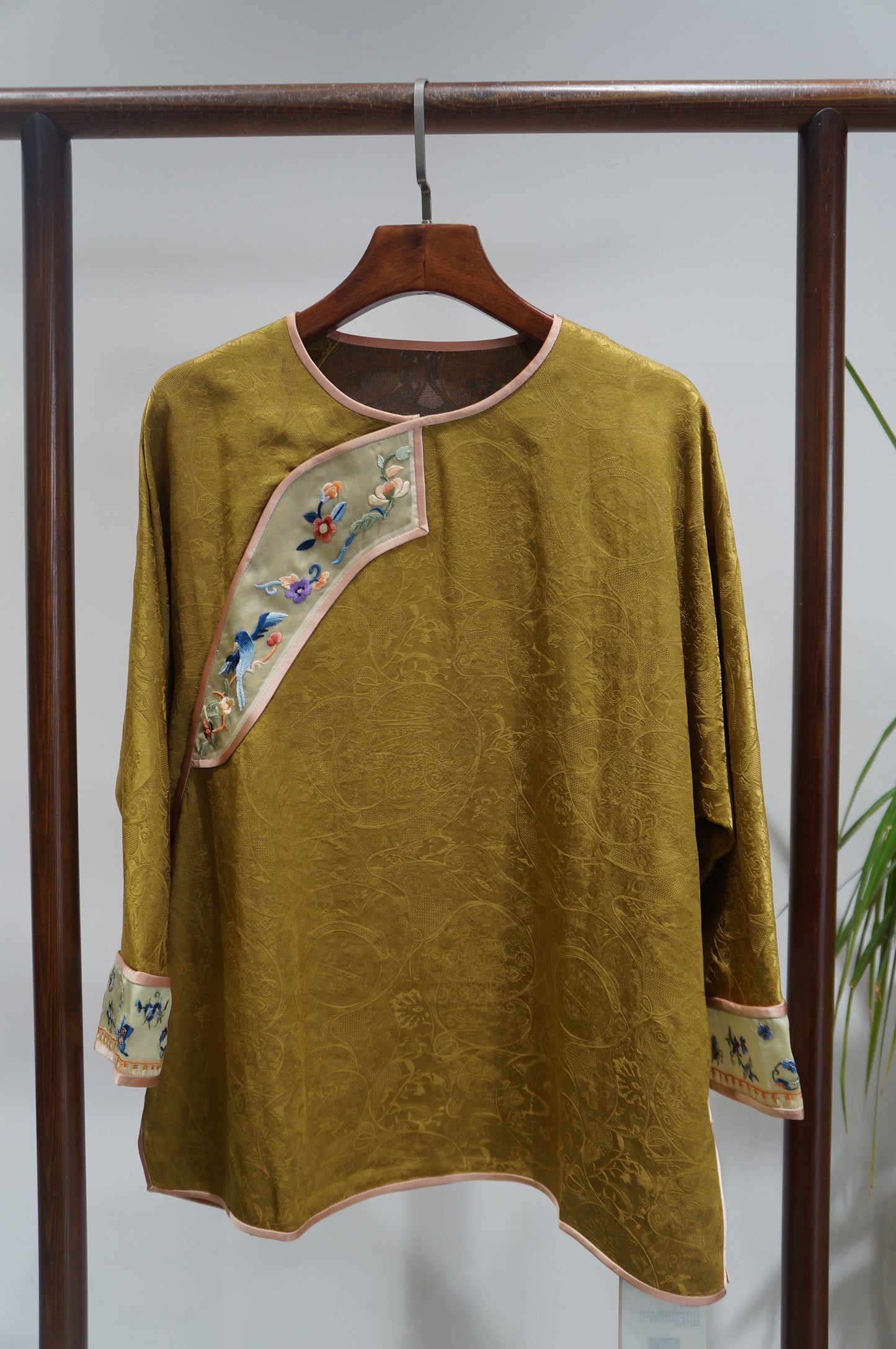 Yellow Mulberry Silk Xiangyunsha Blouse | Timeless Chinese Luxury