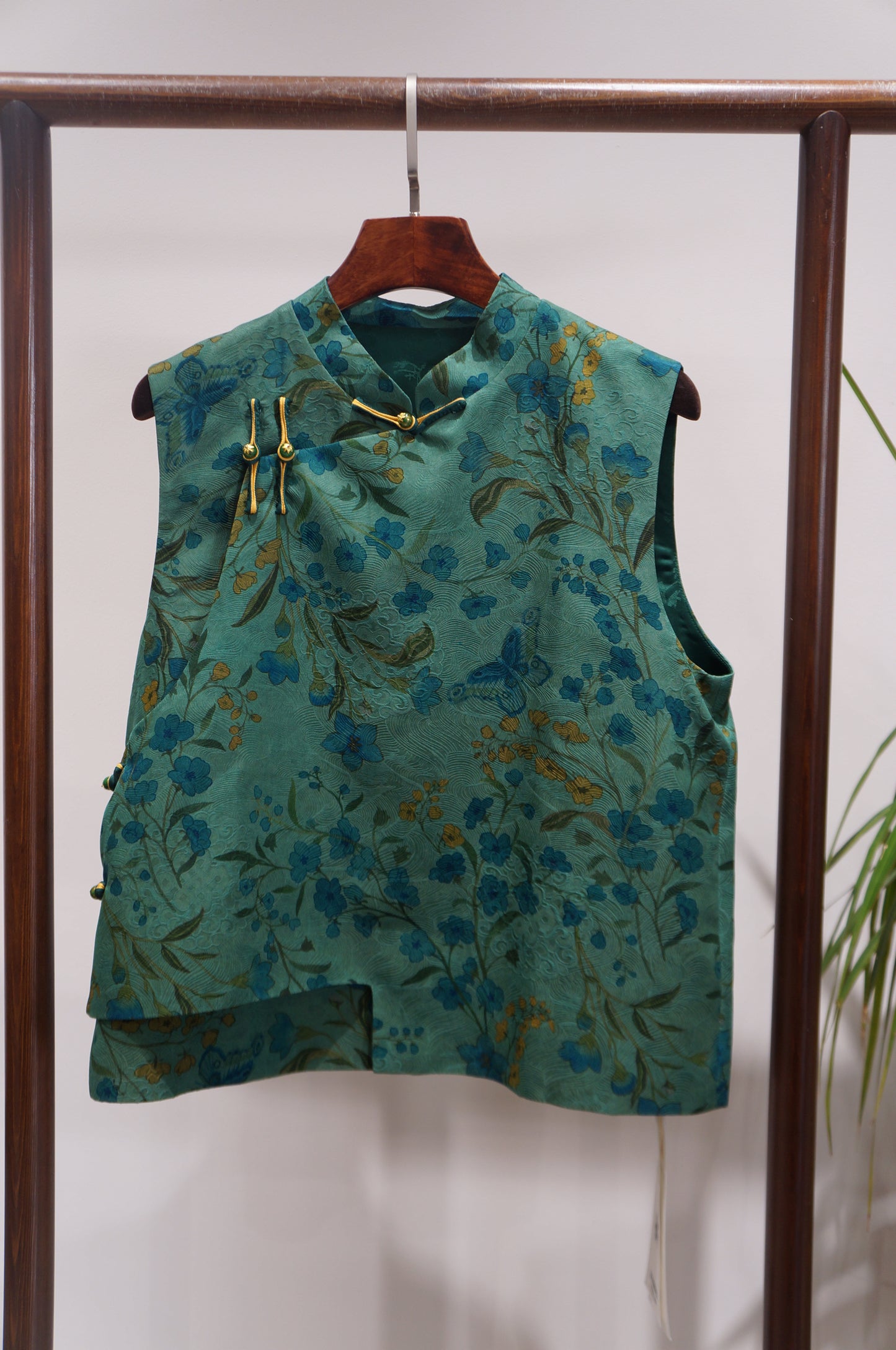 Green Mulberry Silk Vest | Modern Chinese Sophistication