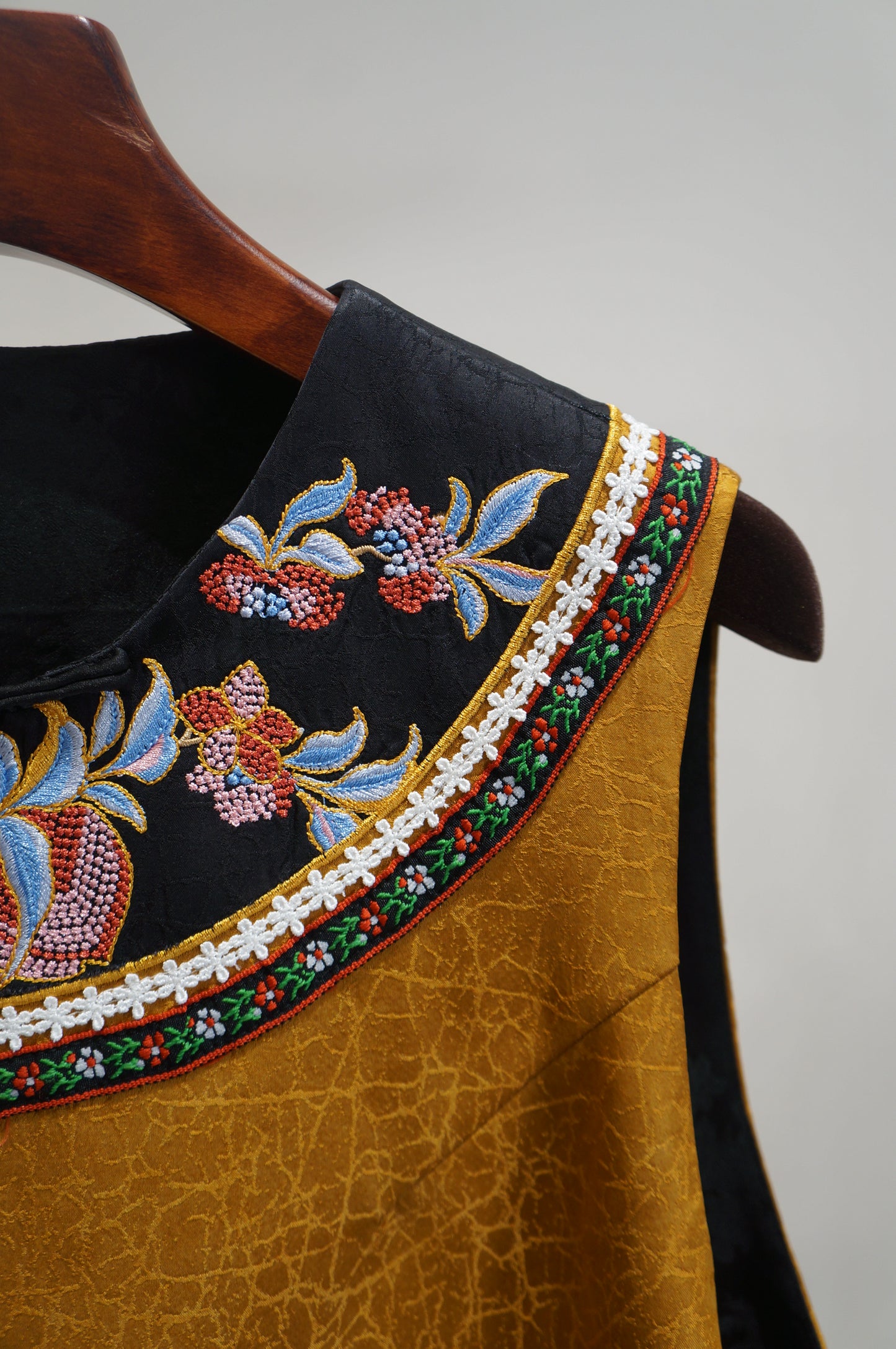 Yellow Rayon Xiangyunsha Vest | Modern Chinese Elegance