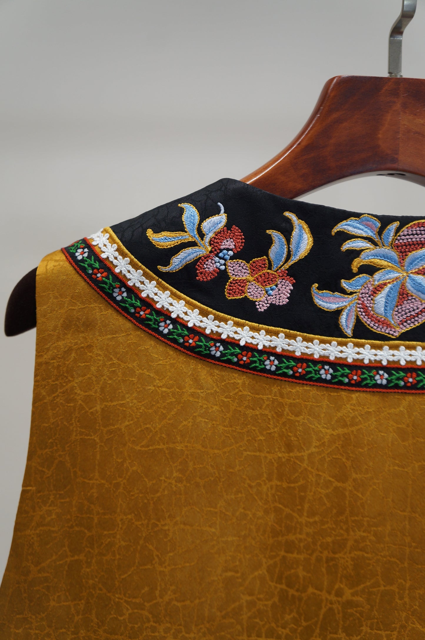 Yellow Rayon Xiangyunsha Vest | Modern Chinese Elegance