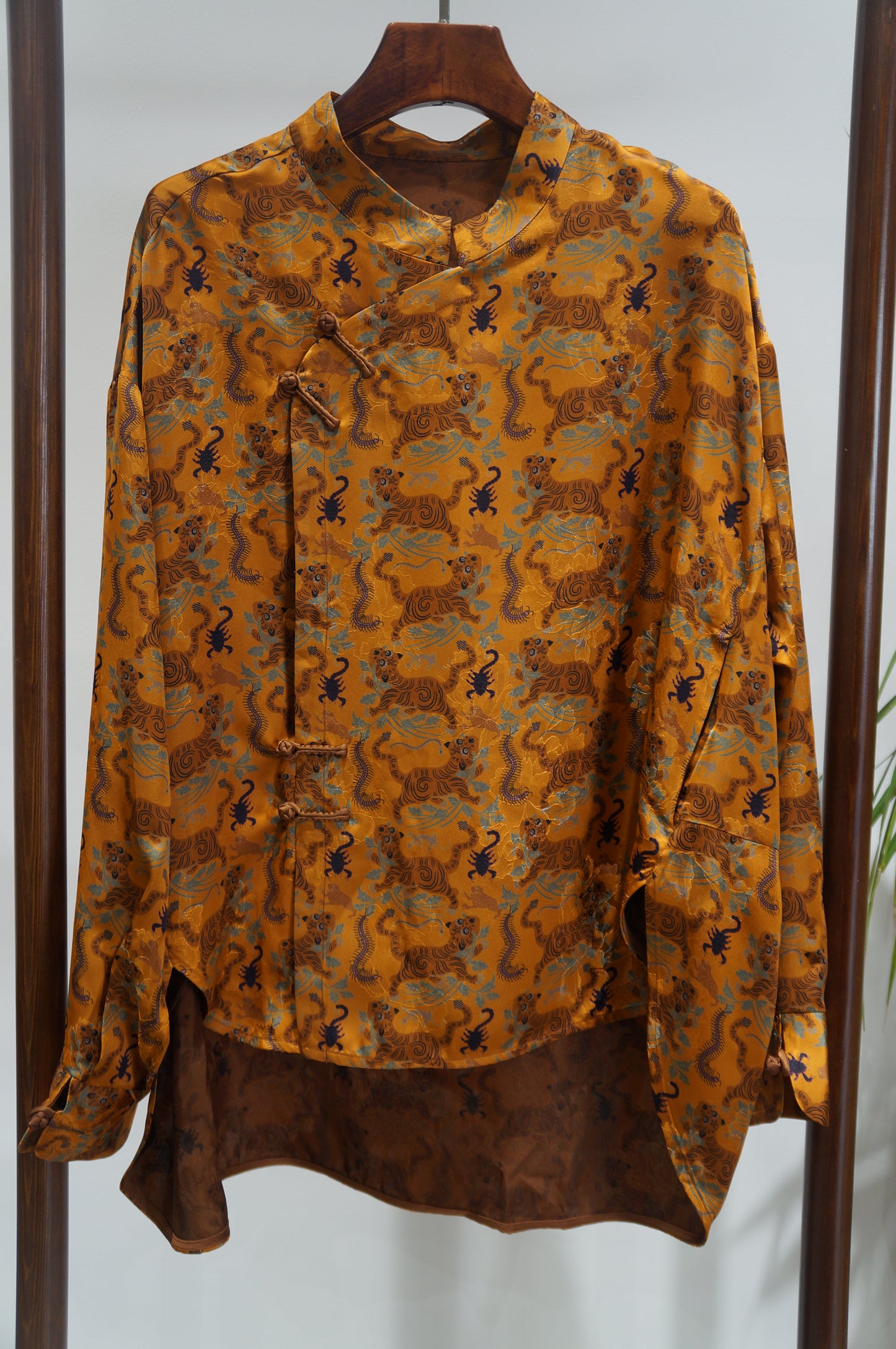 Brown Tiger & Five Poisons Xiangyunsha Blouse | Bold Chinese Heritage
