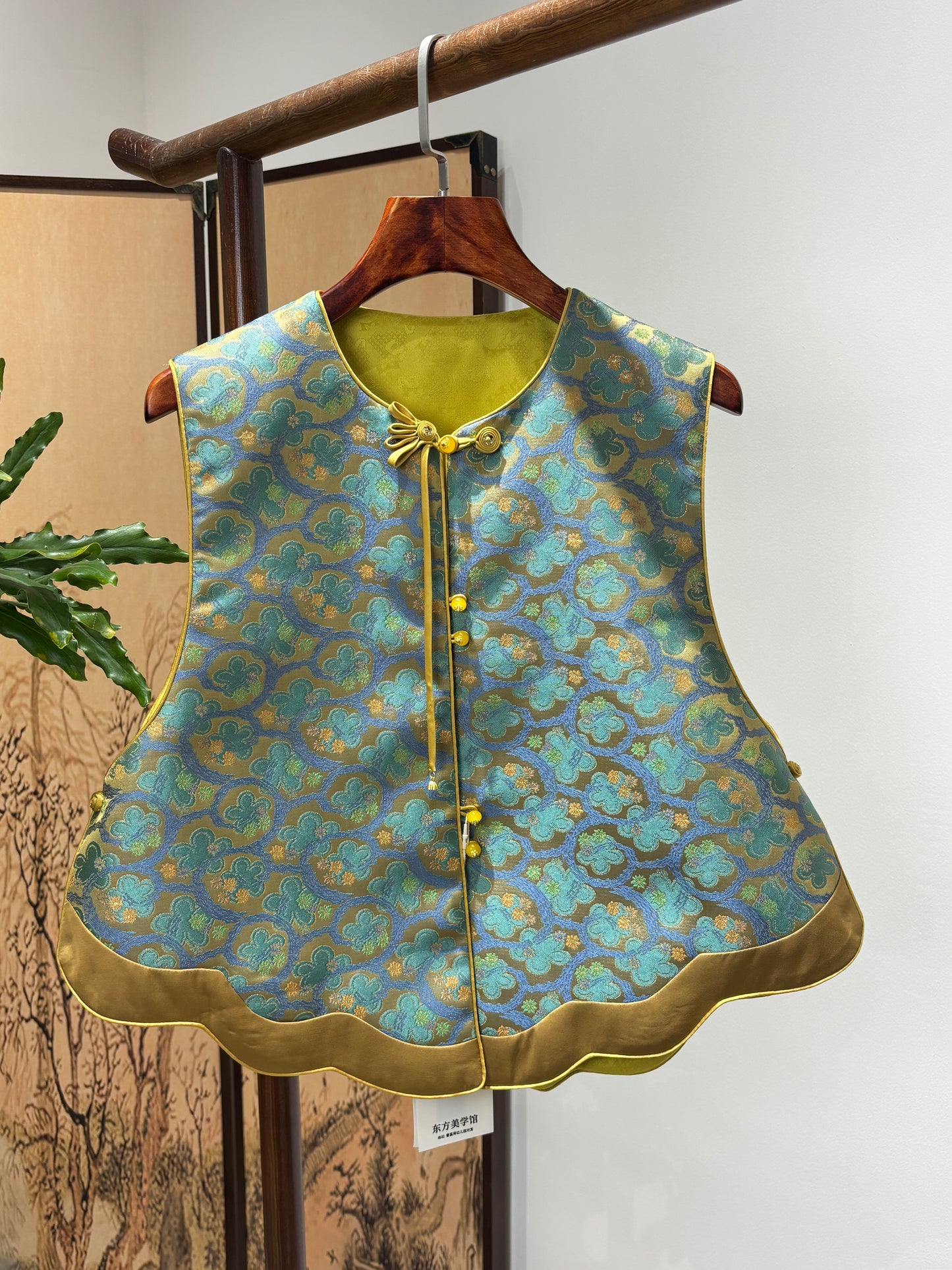 Green Mulberry Silk Shu Brocade Reversible Vest | Luxe Orienta