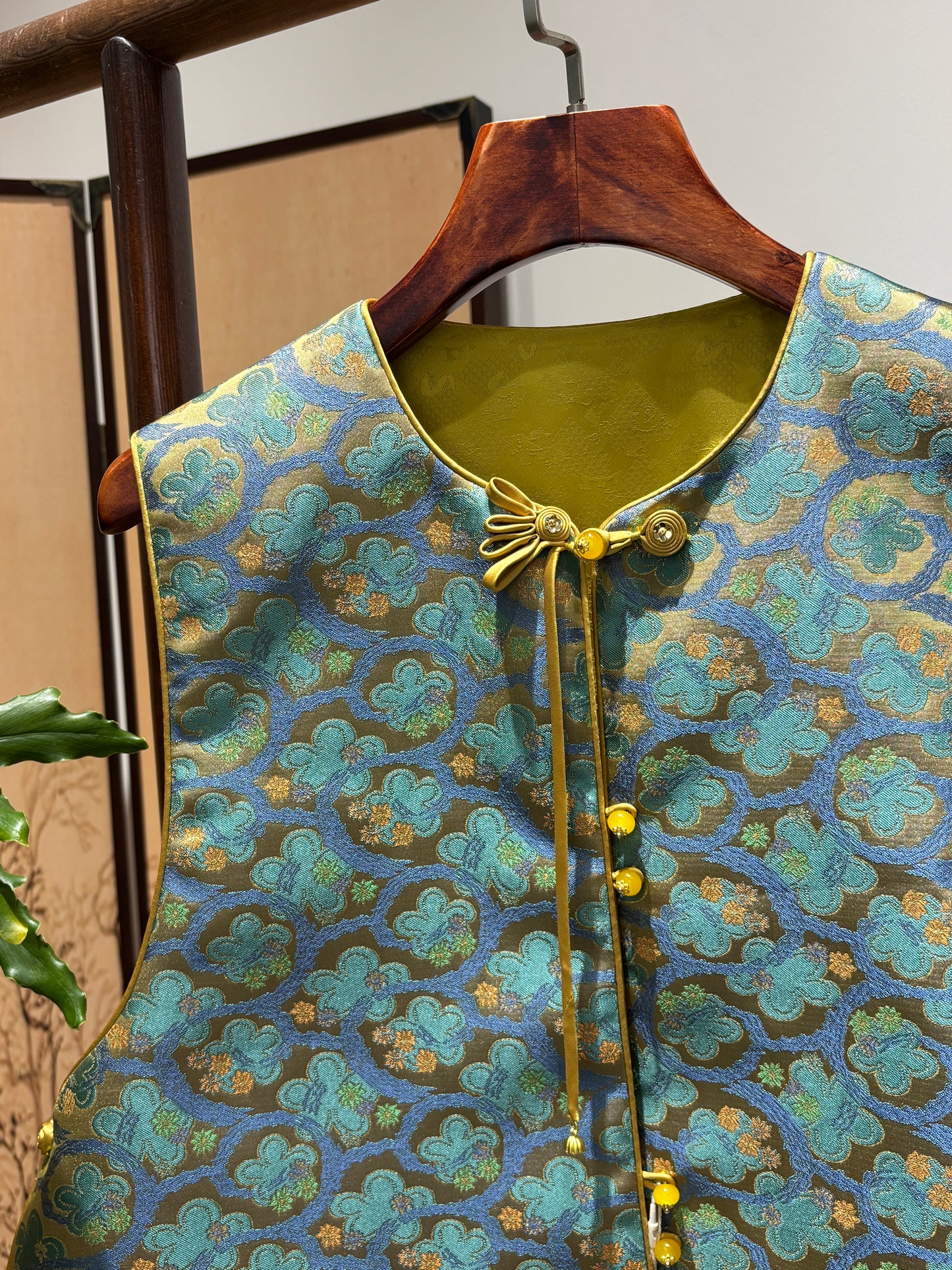 Green Mulberry Silk Shu Brocade Reversible Vest | Luxe Orienta