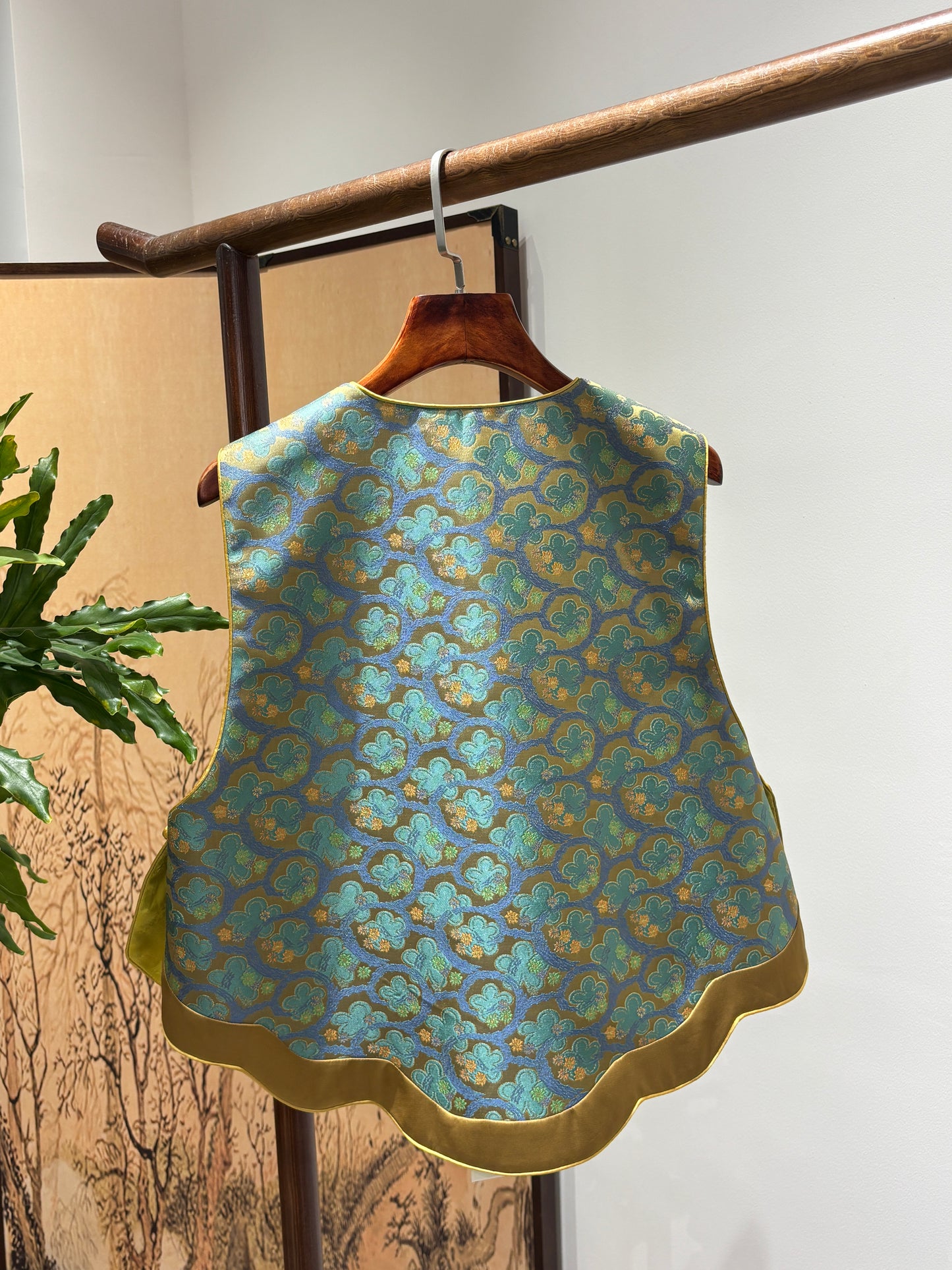 Green Mulberry Silk Shu Brocade Reversible Vest | Luxe Orienta