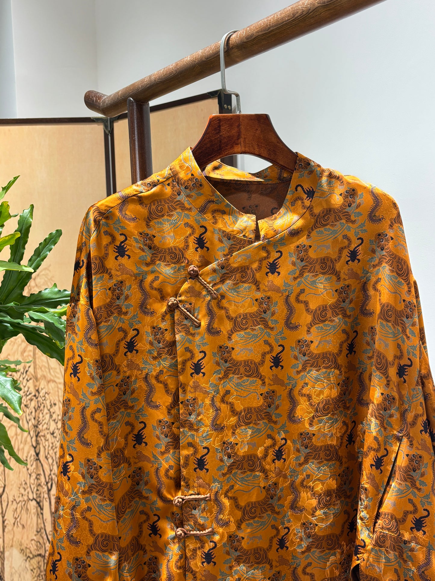 Brown Tiger & Five Poisons Xiangyunsha Blouse | Bold Chinese Heritage