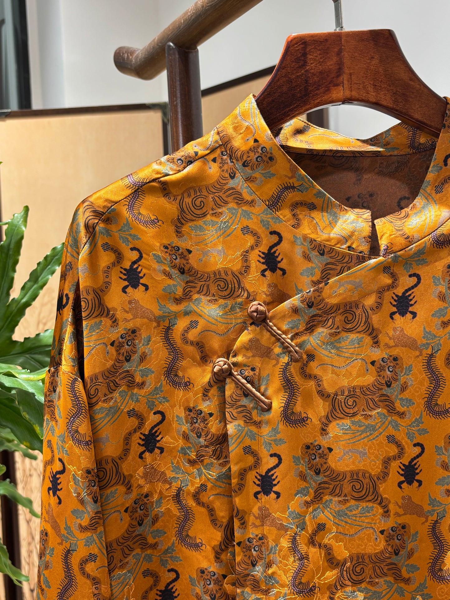 Brown Tiger & Five Poisons Xiangyunsha Blouse | Bold Chinese Heritage