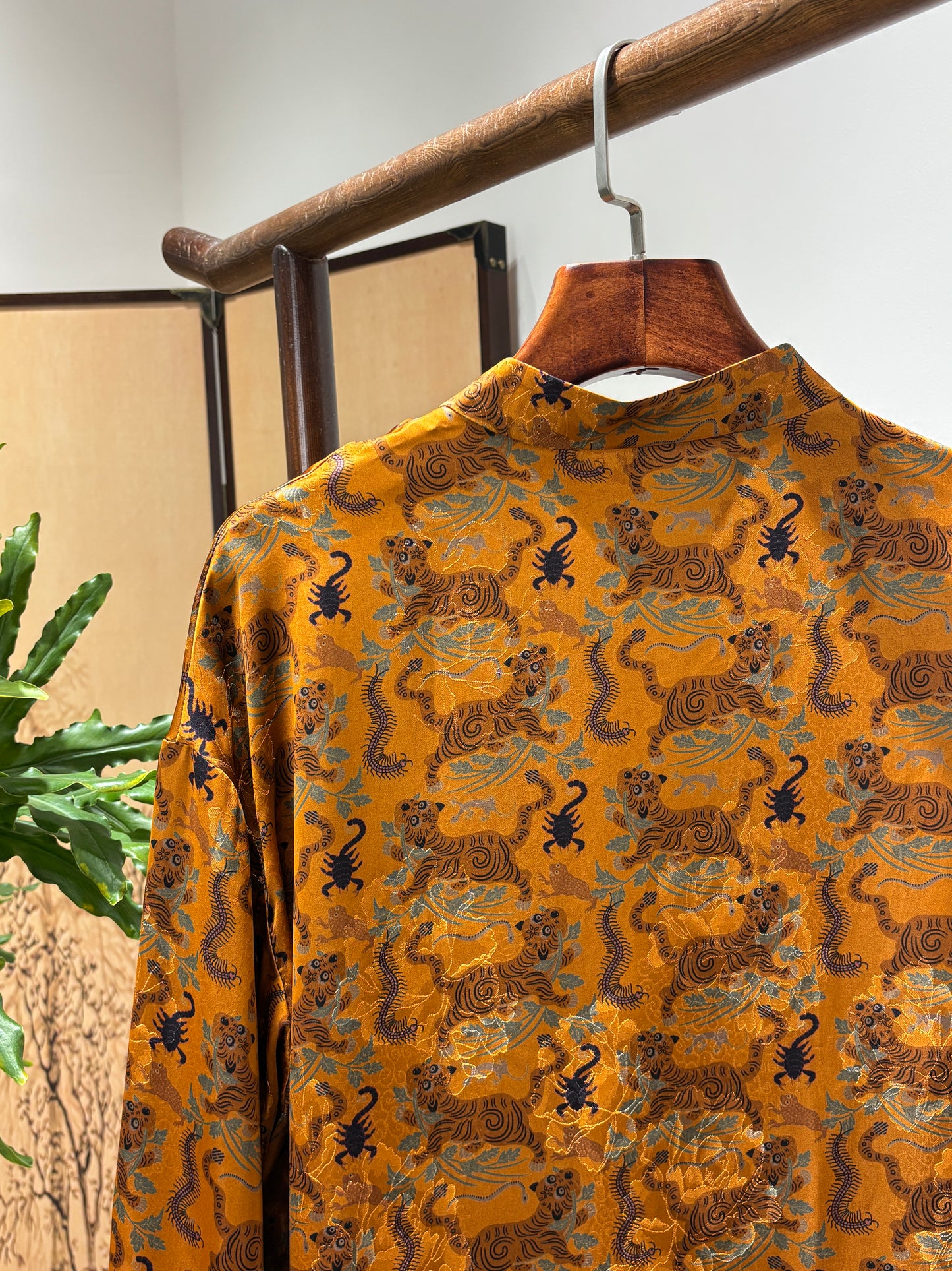 Brown Tiger & Five Poisons Xiangyunsha Blouse | Bold Chinese Heritage