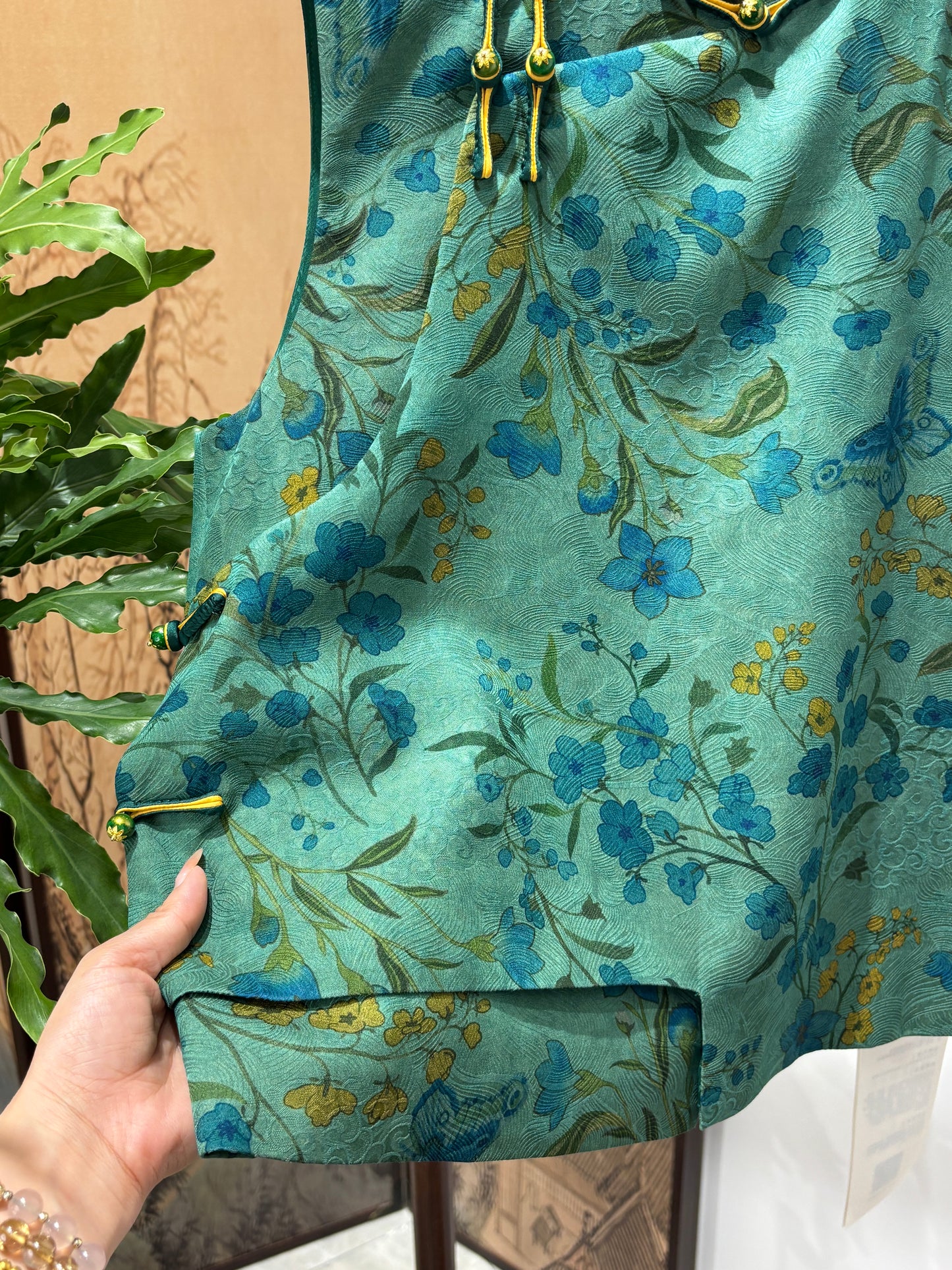 Green Mulberry Silk Vest | Luxe Orienta Modern Chinese Luxury Vest