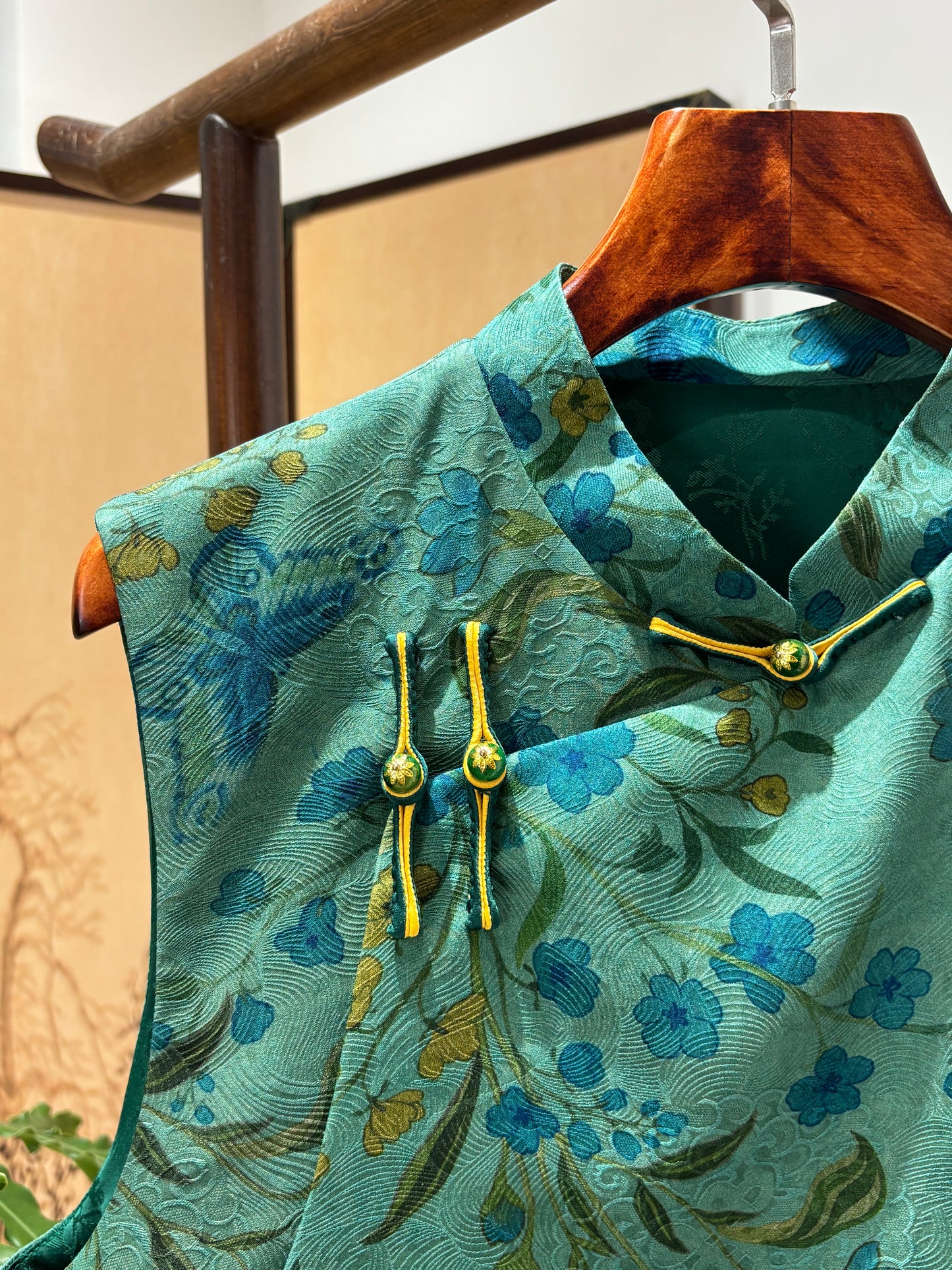 Green Mulberry Silk Vest | Luxe Orienta Modern Chinese Luxury Vest