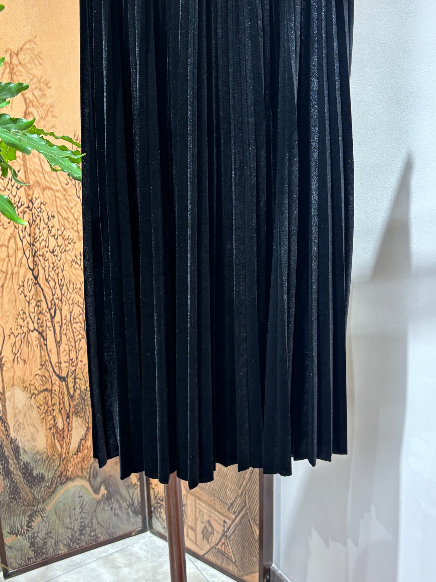 Black Velvet Pleated Midi Skirt | Luxe Orienta Modern Chinese Elegance