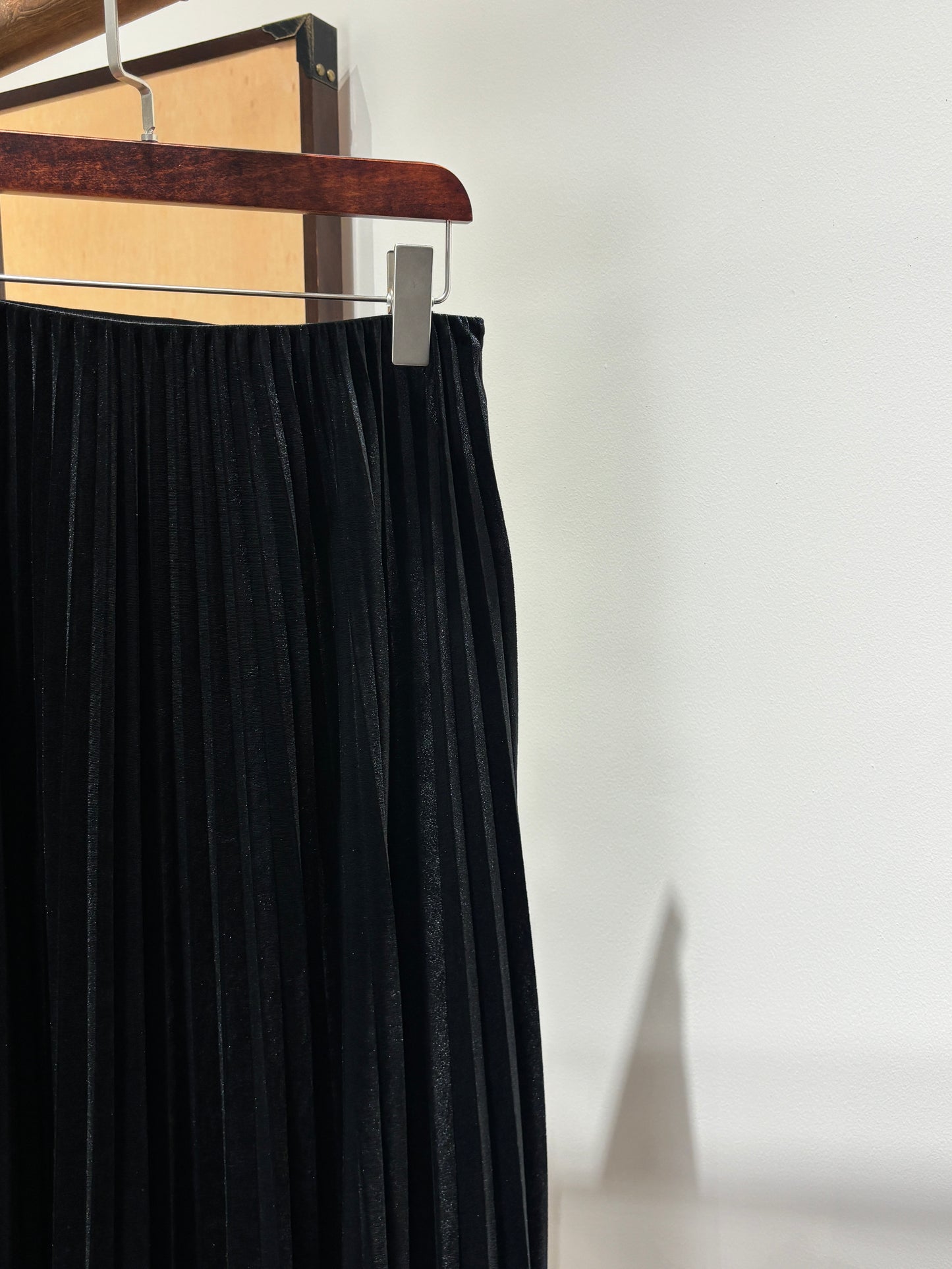 Black Velvet Pleated Midi Skirt | Luxe Orienta Modern Chinese Elegance