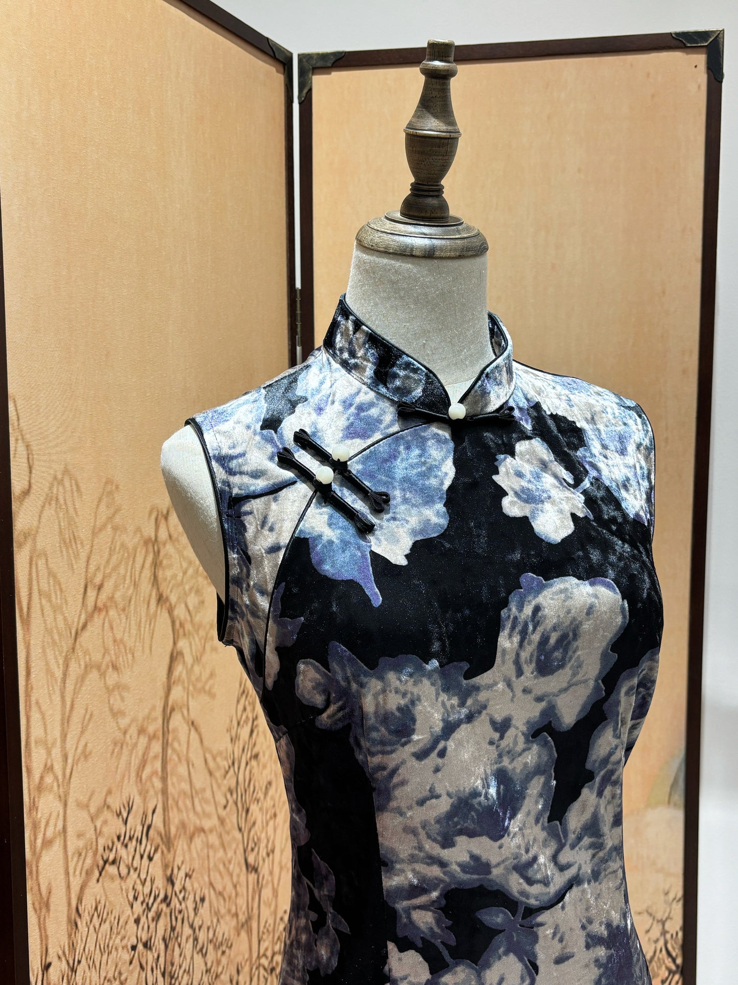 Black & Blue Floral Velvet Qipao | LUXE ORIENTA Modern Chinese Dress
