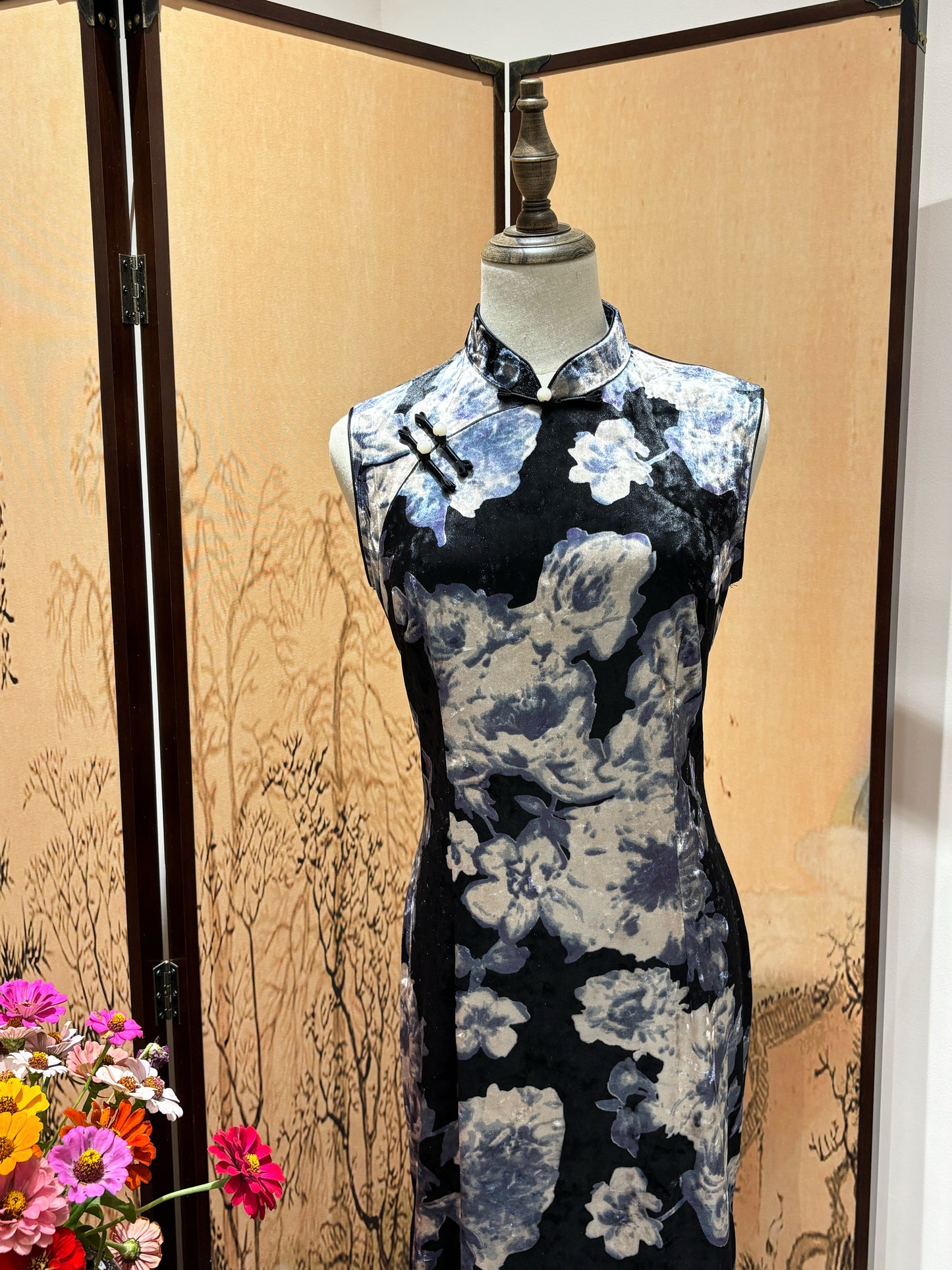 Black & Blue Floral Velvet Qipao | LUXE ORIENTA Modern Chinese Dress