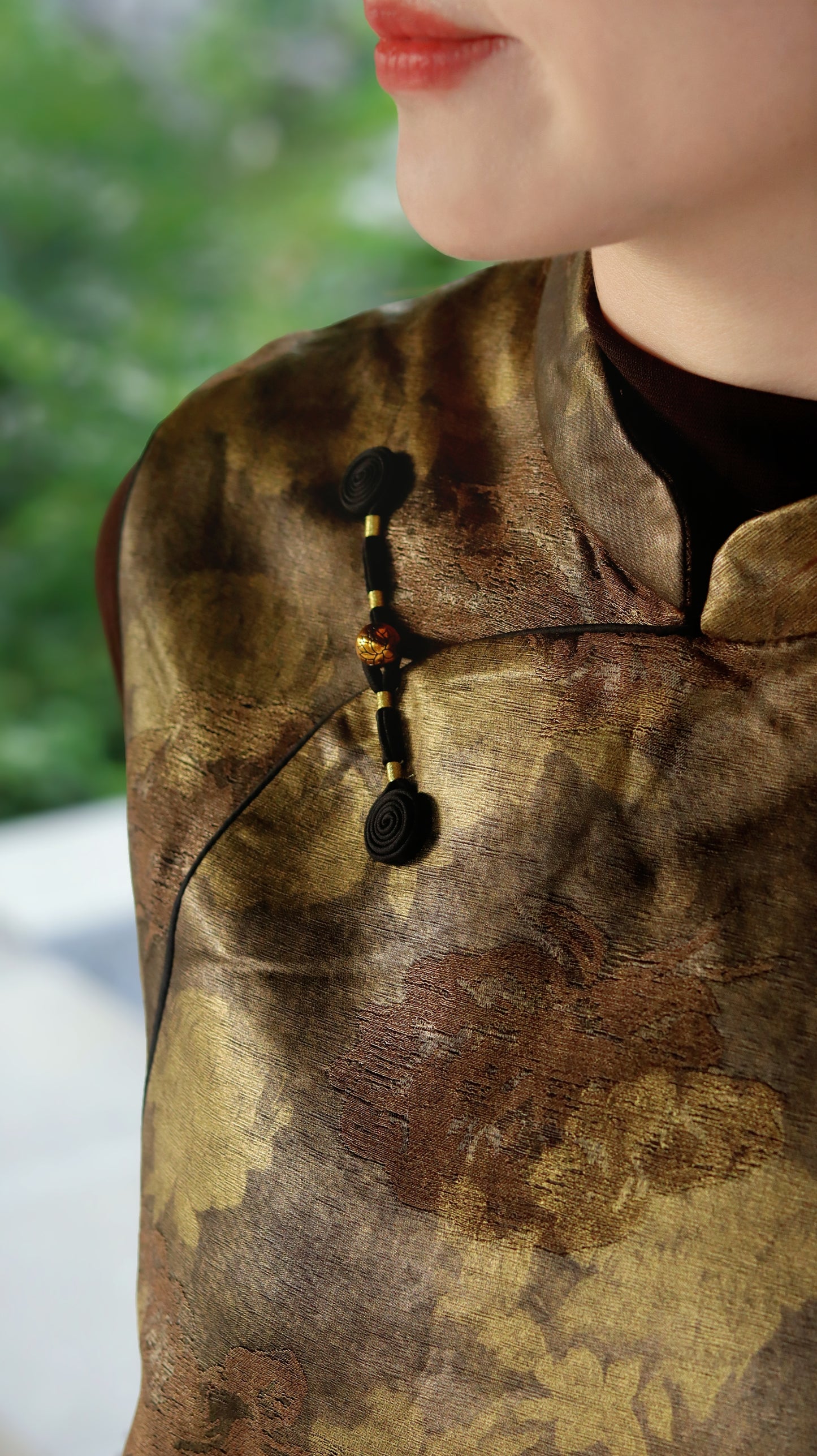 Vintage Tone Printed Vest with Ostrich Feather Trim – Elegant Oriental Statement by LUXE ORIENTA - Luxe Orienta CO., LIMITED