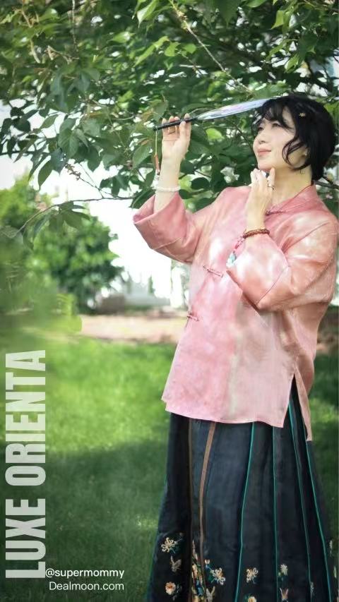 New Chinese Style Review: Silk Blouse & Embroidered Mamian Skirt from LUXE ORIENTA