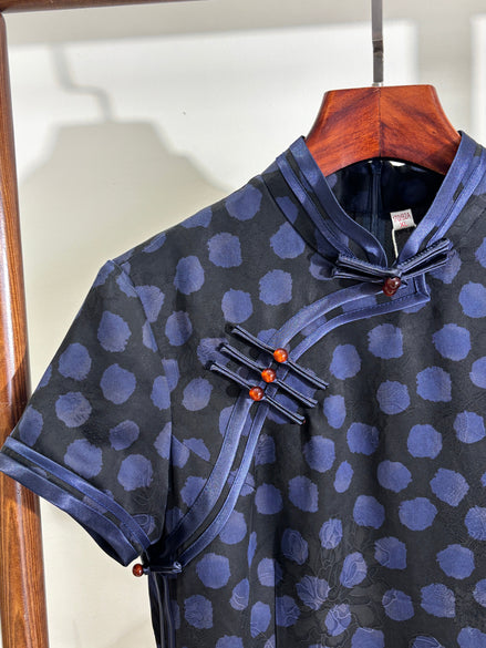 Xiangyunsha Qipao