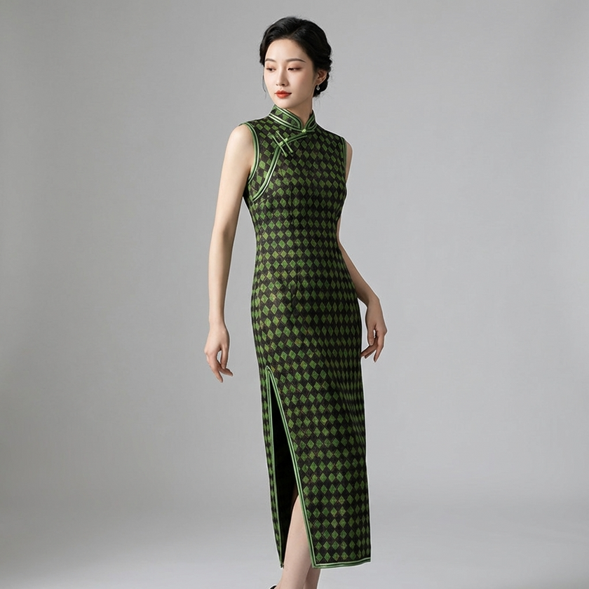 Green Xiangyunsha Mulberry Silk Qipao | Diamond Pattern Modern Cheongsam Dress - Luxe Orienta CO., LIMITED
