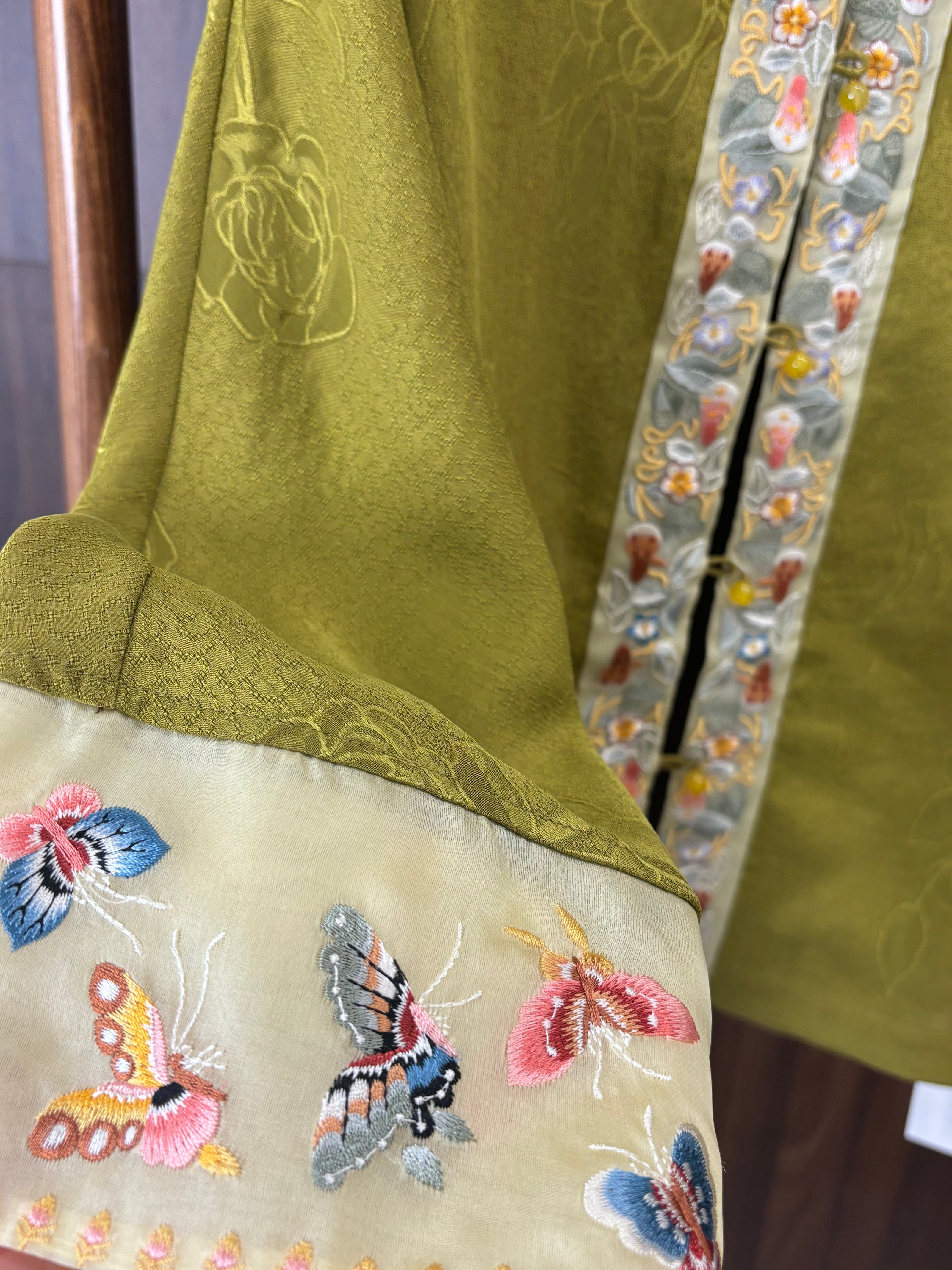 綠色香雲紗刺繡上衣 Green Xiangyunsha Tulle Embroidered Top - Luxe Orienta CO., LIMITED