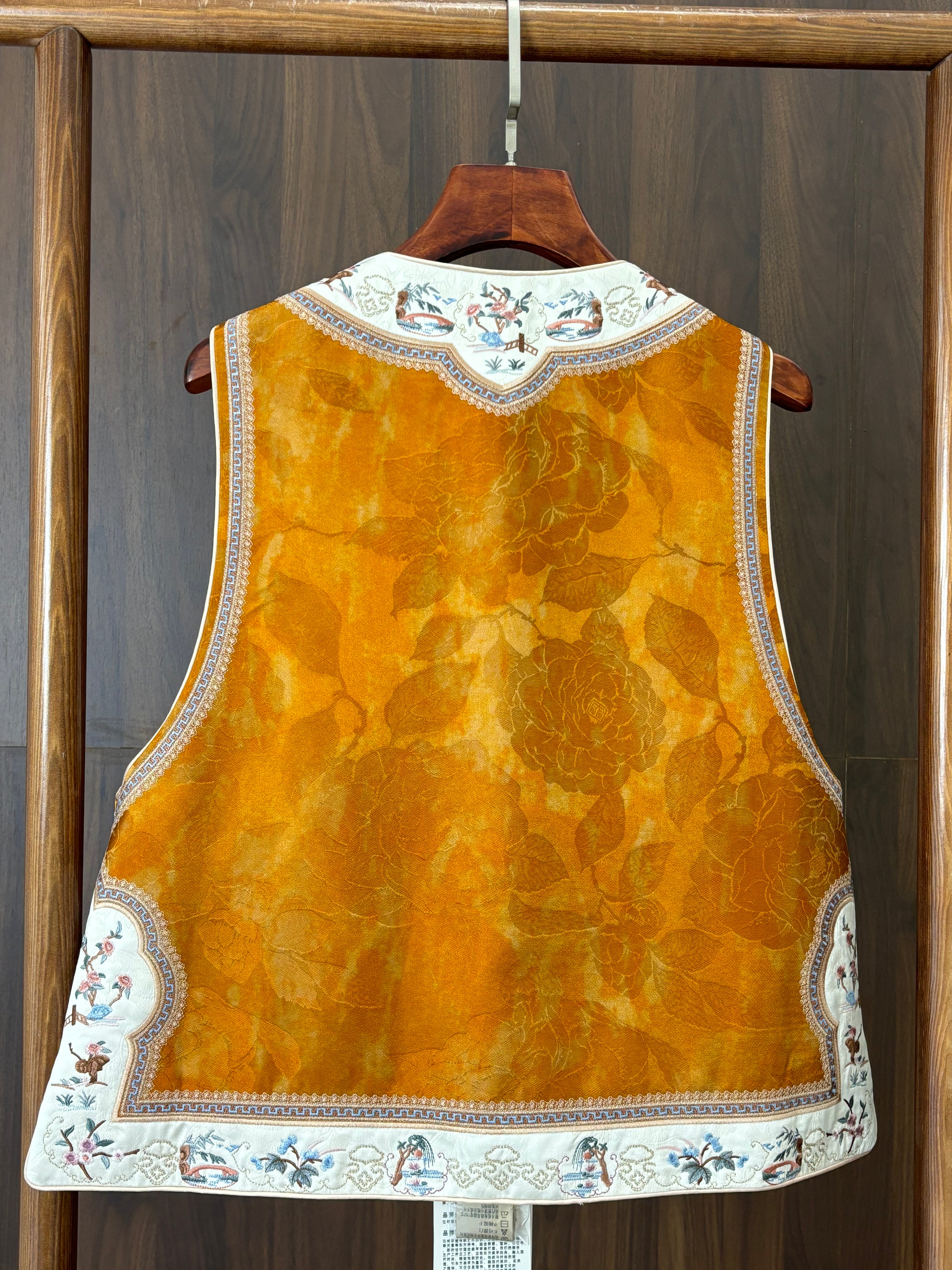 黃色宋錦刺繡雙面穿馬甲 Yellow Songjin Embroidered Reversible Vest - Luxe Orienta CO., LIMITED