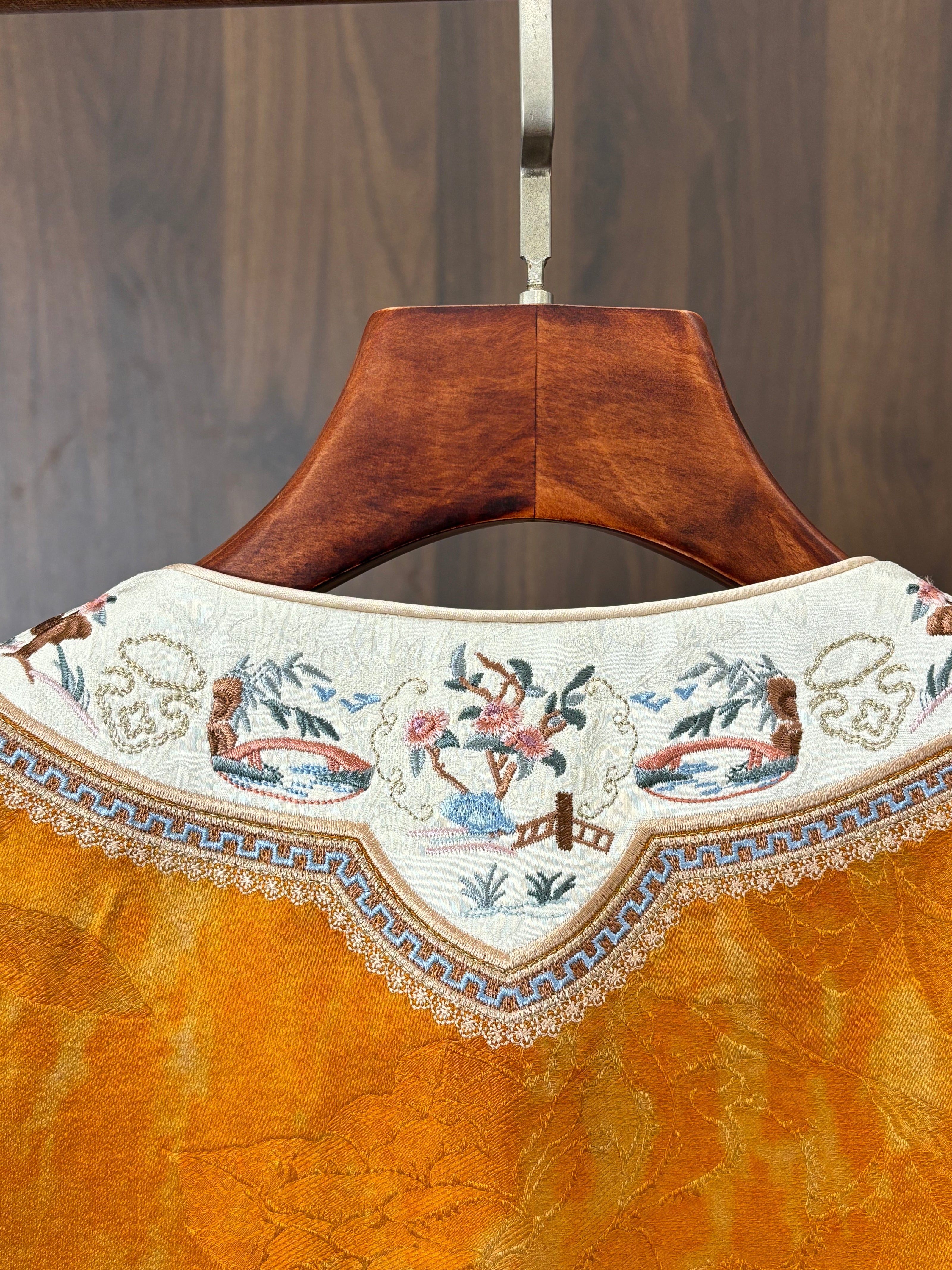 黃色宋錦刺繡雙面穿馬甲 Yellow Songjin Embroidered Reversible Vest - Luxe Orienta CO., LIMITED