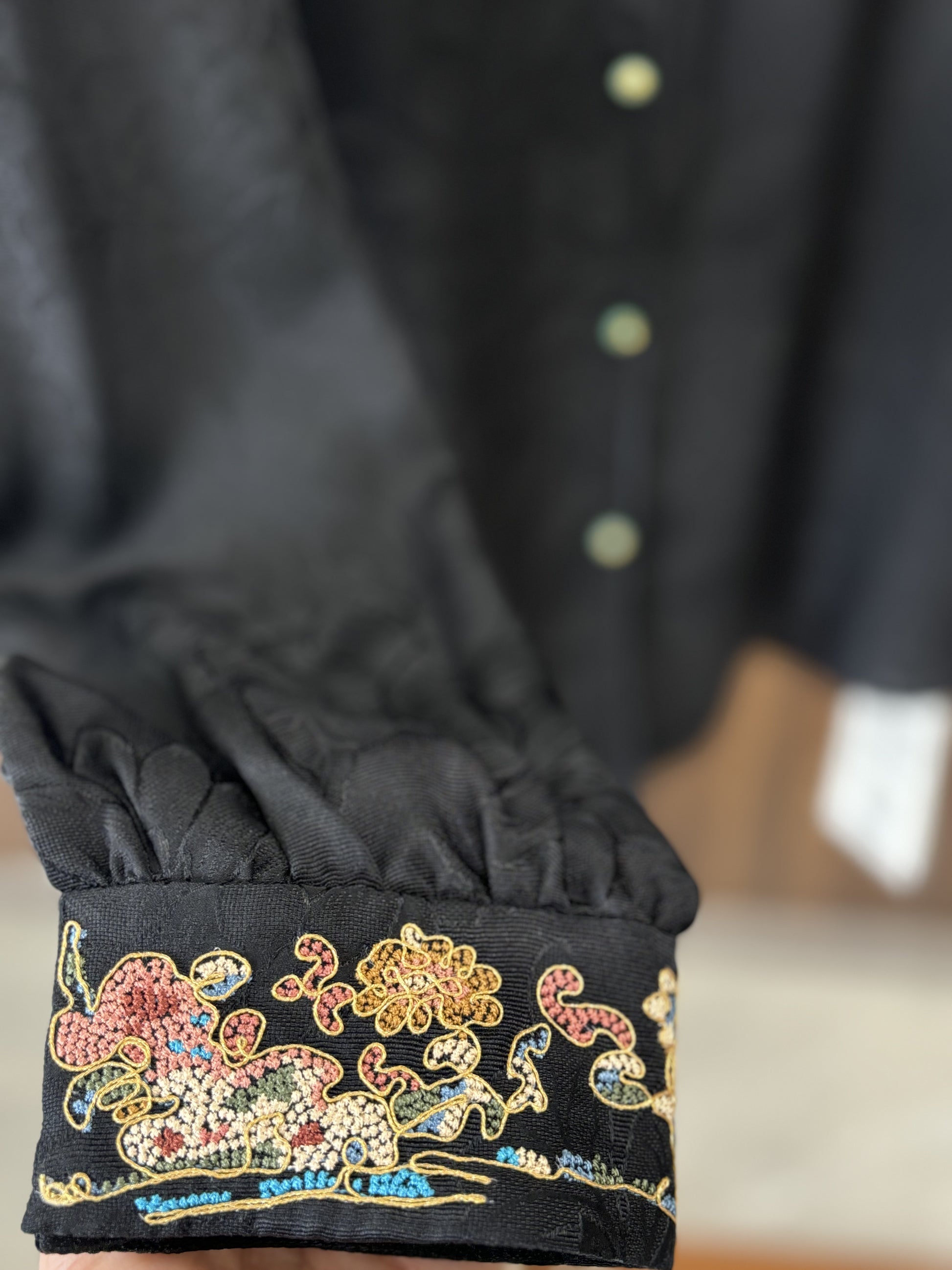 黑色桑蠶絲上衣 Black Silk Top - Luxe Orienta CO., LIMITED