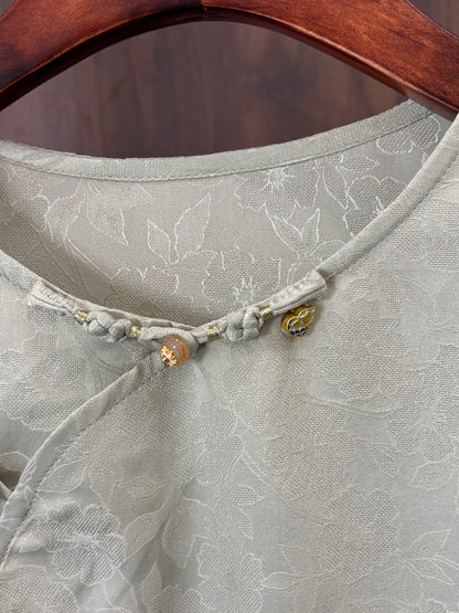 米色桑蠶絲花羅上衣 Beige Silk Floral Luo Top - Luxe Orienta CO., LIMITED