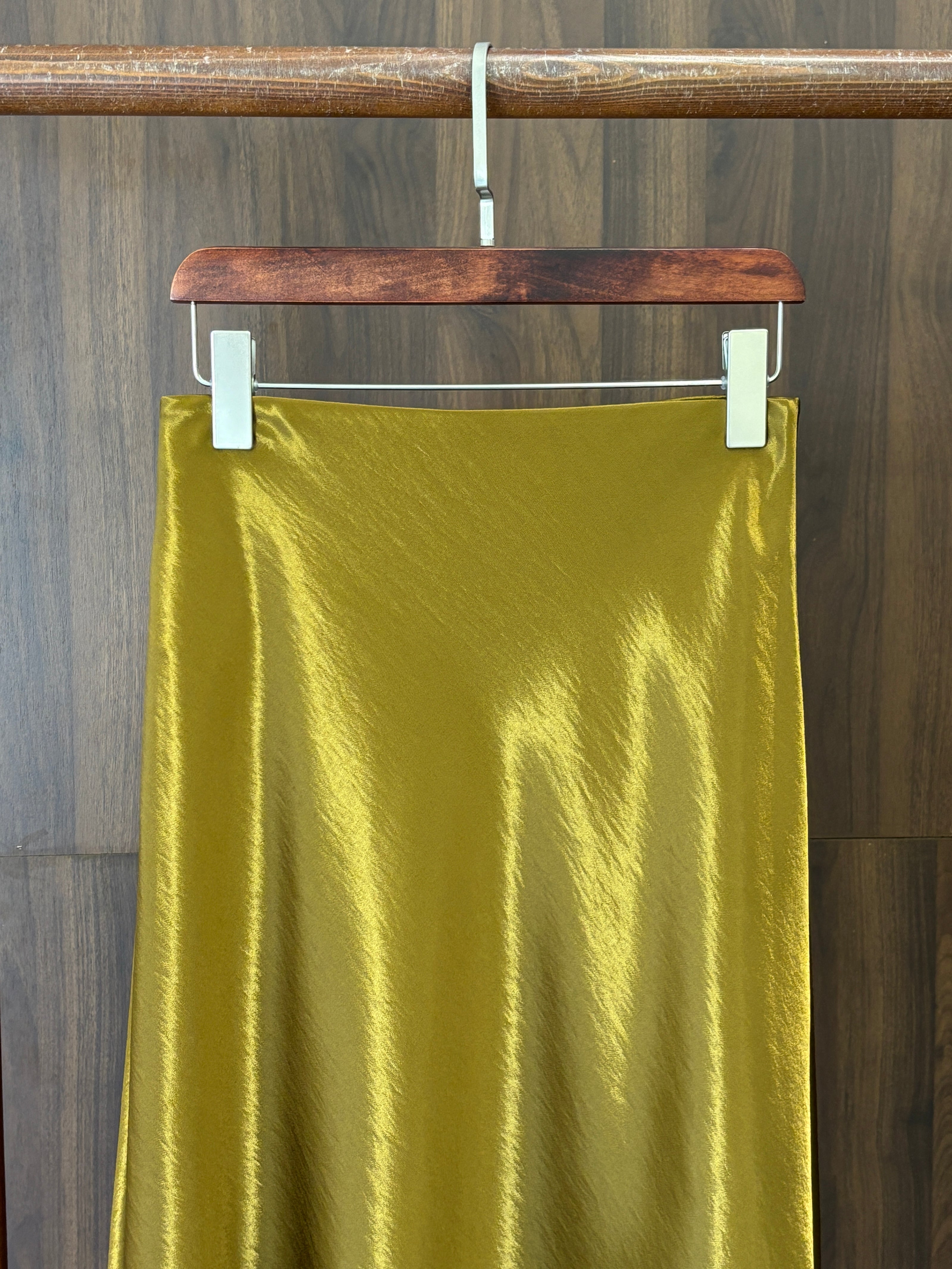 金色醋酸半裙 Gold Acetate Midi Skirt - Luxe Orienta CO., LIMITED
