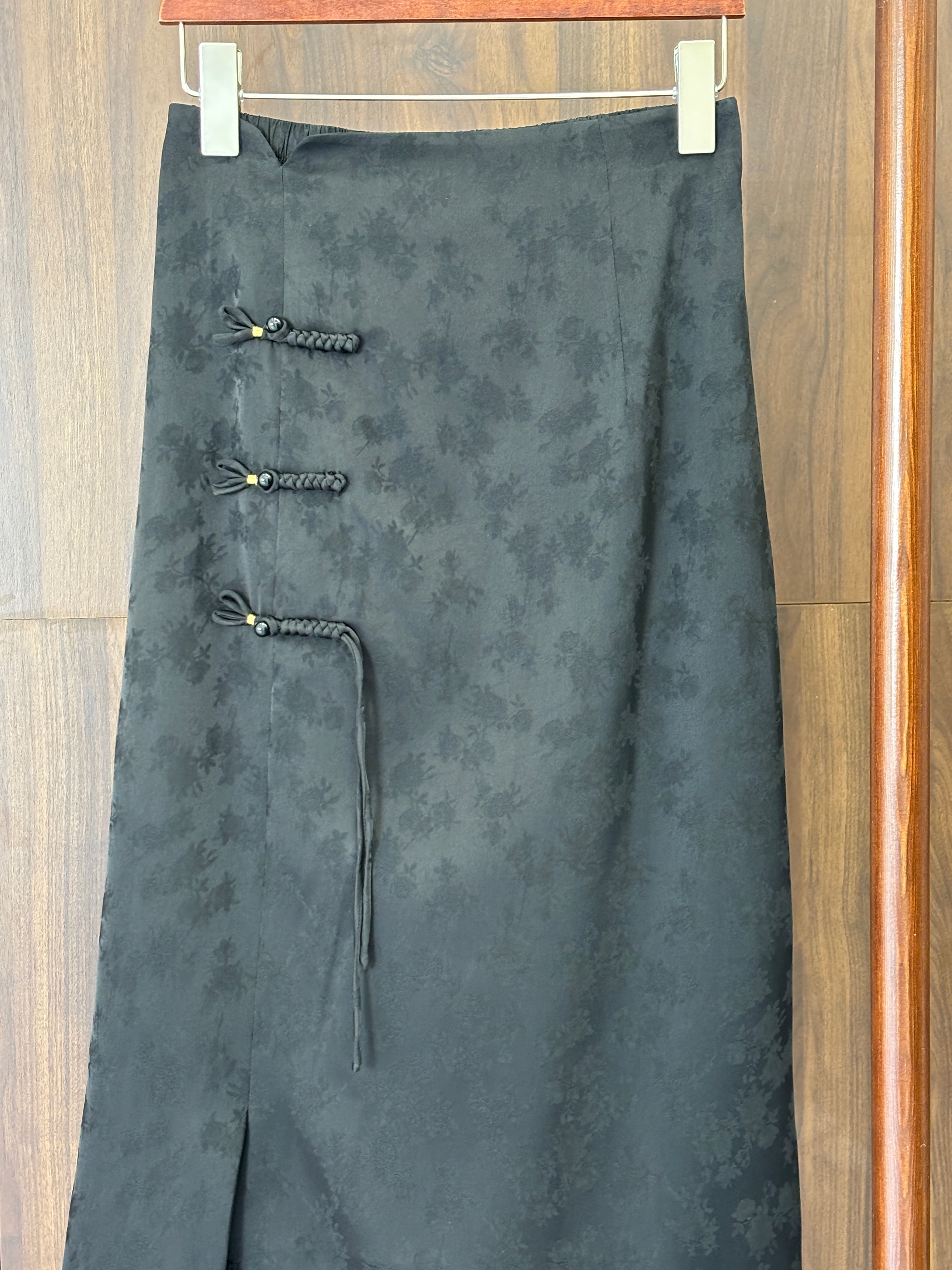 黑色真絲加人絲半裙 Black Silk Blend Midi Skirt - Luxe Orienta CO., LIMITED