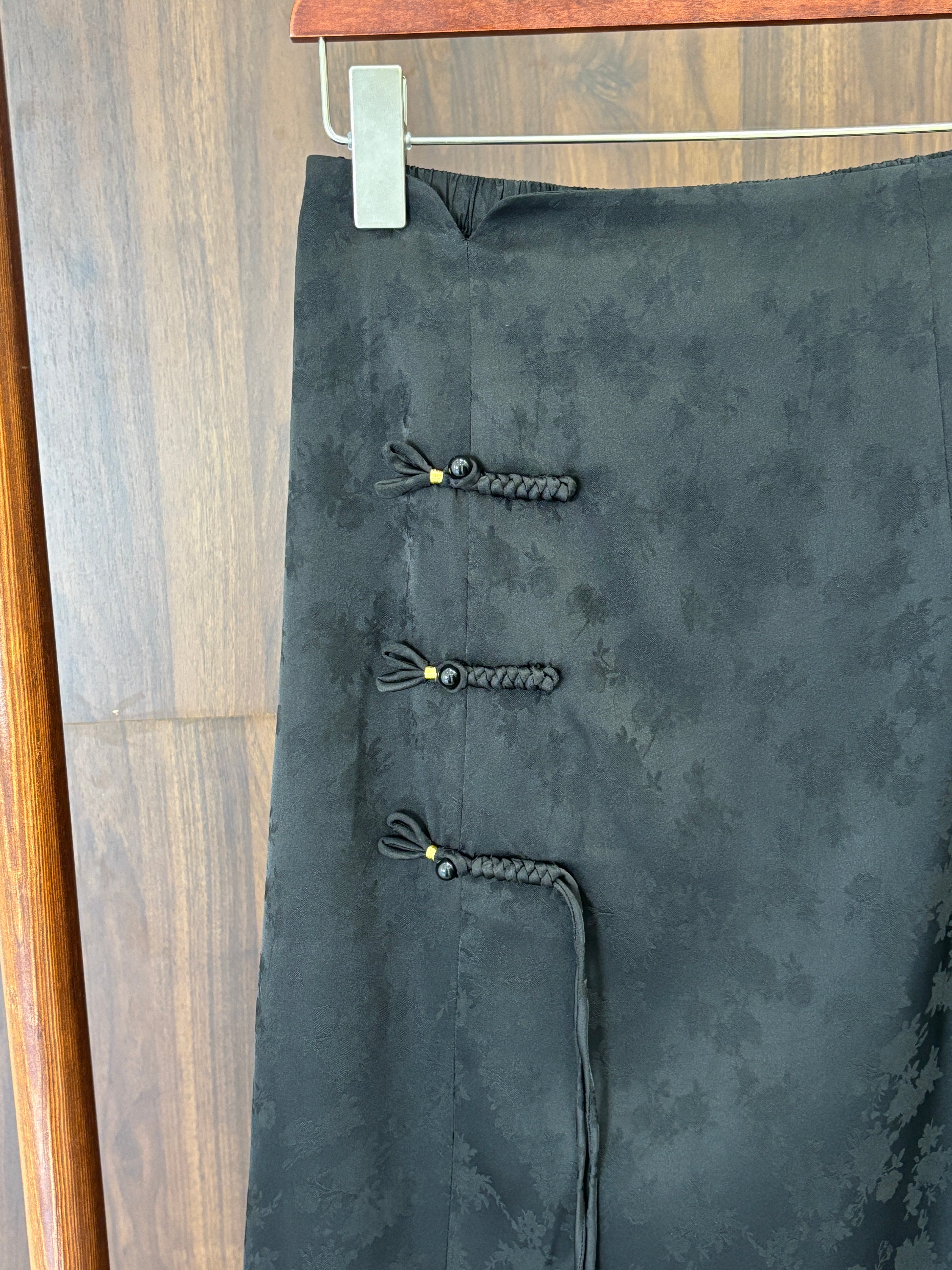 黑色真絲加人絲半裙 Black Silk Blend Midi Skirt - Luxe Orienta CO., LIMITED