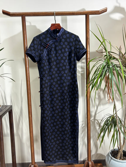 Deep Blue Xiangyunsha Qipao - Luxe Orienta CO., LIMITED