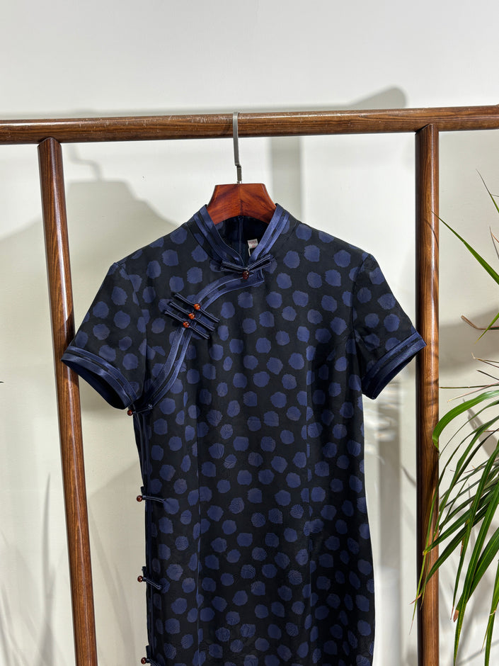 Deep Blue Xiangyunsha Qipao - Luxe Orienta CO., LIMITED