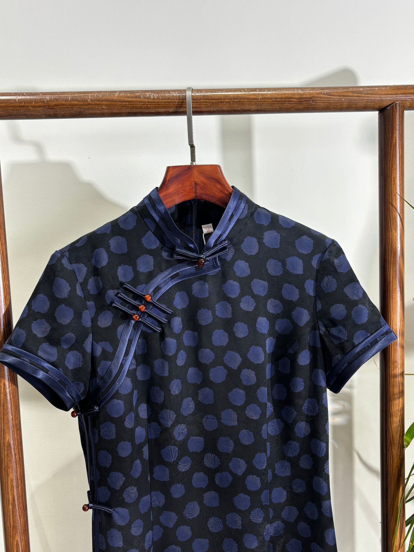 Deep Blue Xiangyunsha Qipao - Luxe Orienta CO., LIMITED